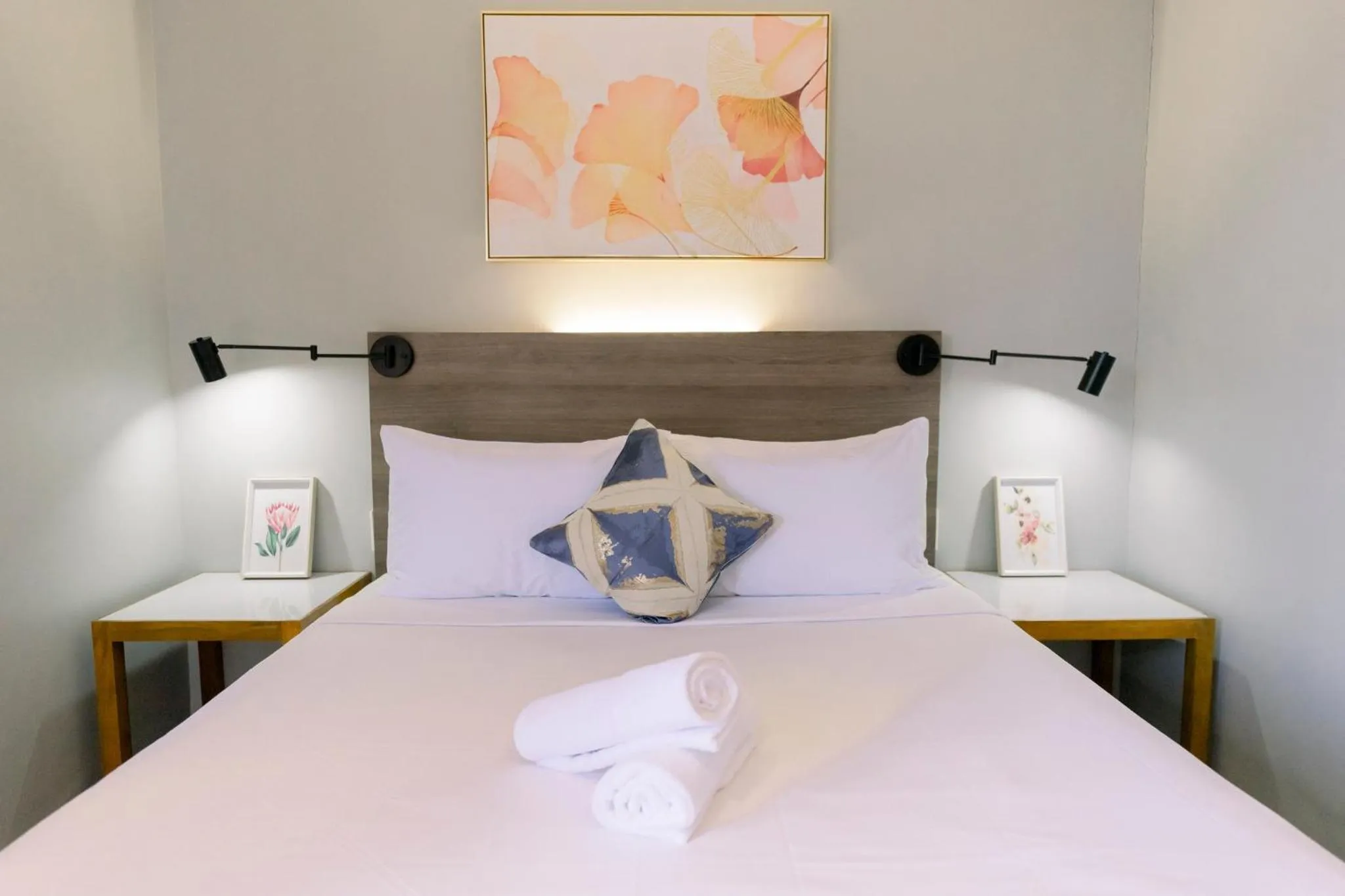 Bed in Madonna Hometel and Suites New Pandan