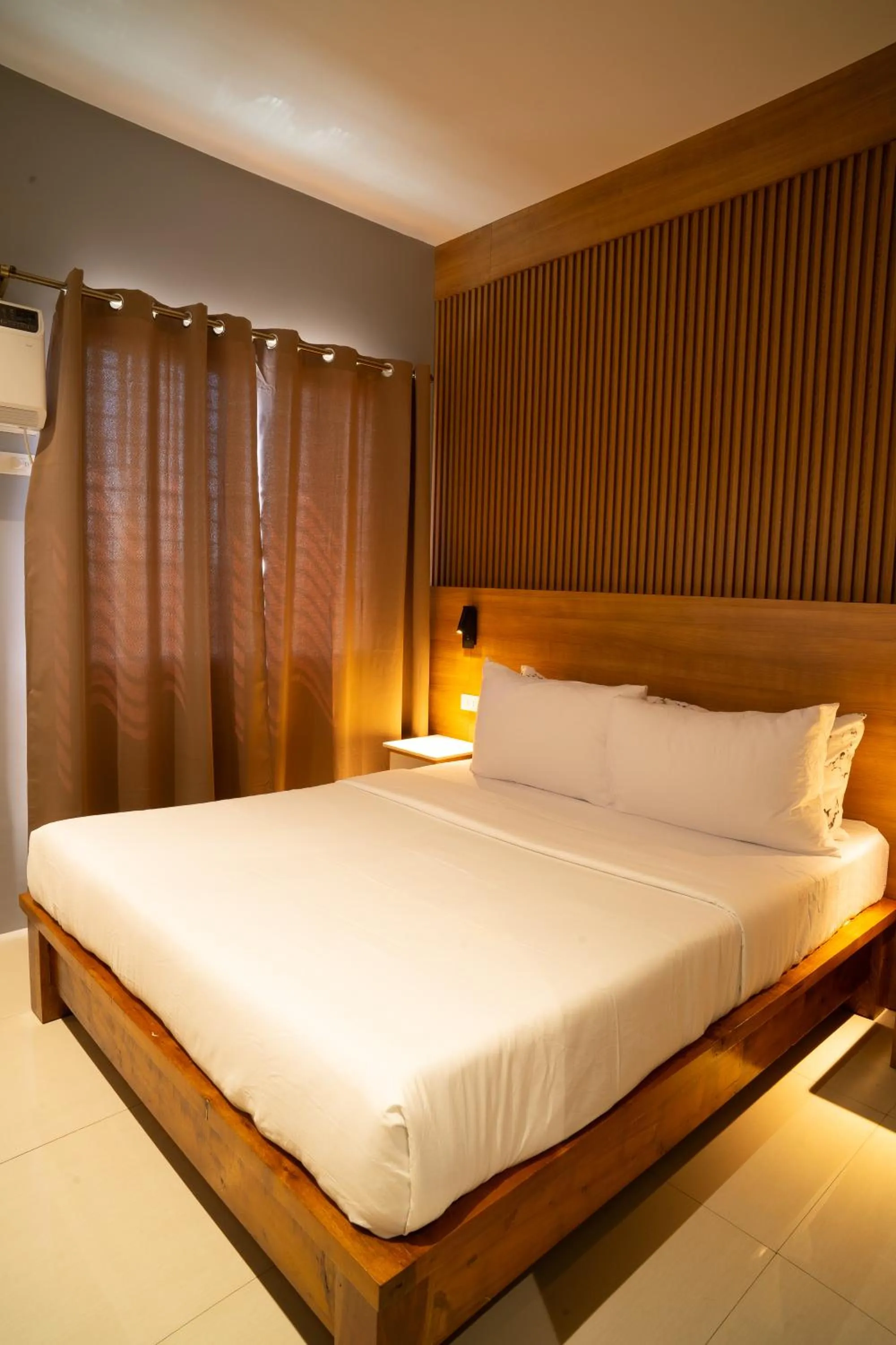 Bed in Madonna Hometel and Suites New Pandan