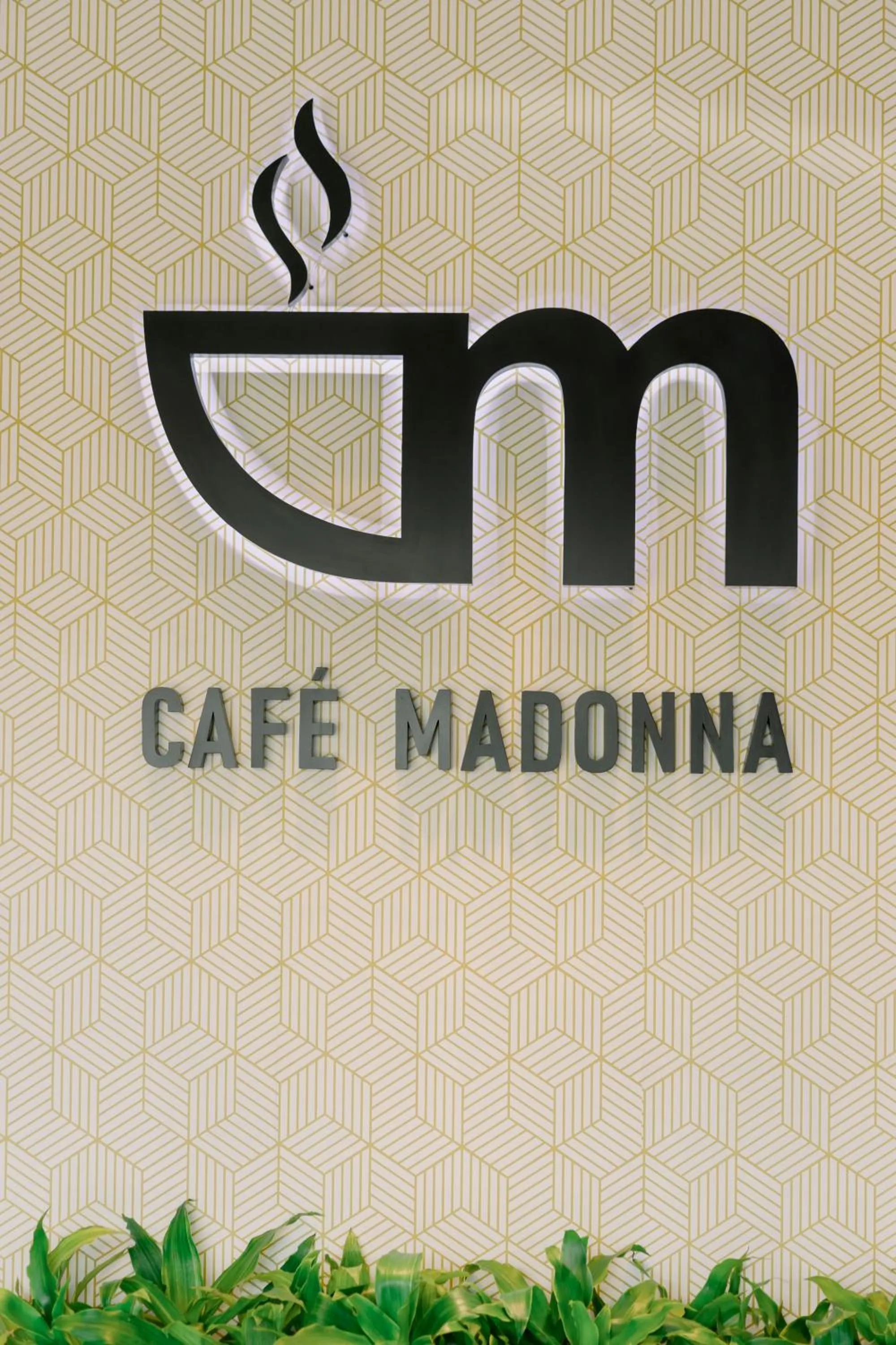 Restaurant/places to eat in Madonna Hometel and Suites New Pandan