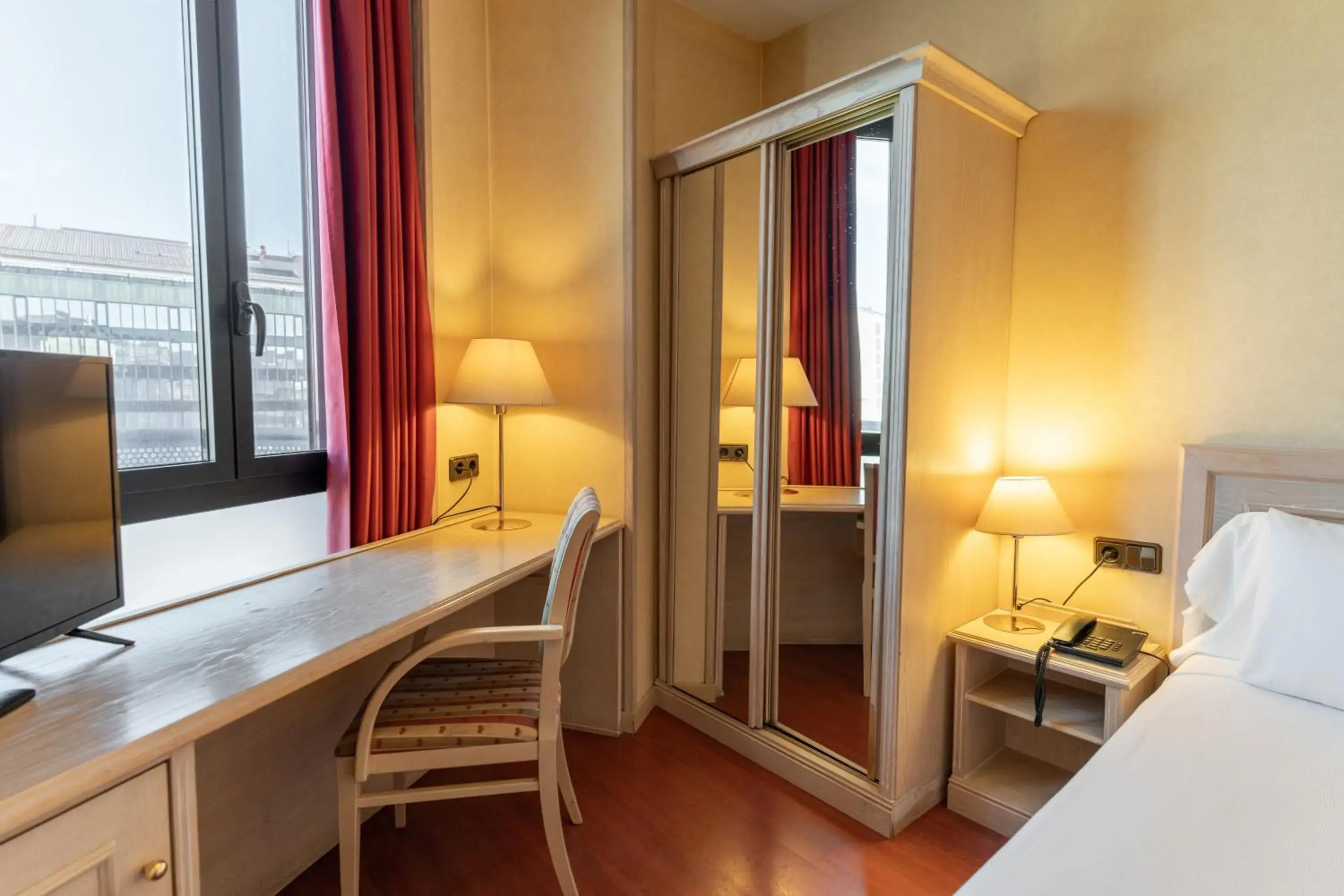 TV and multimedia, Bed in Sunotel Junior TV and multimedia, Bed in Sunotel Junior