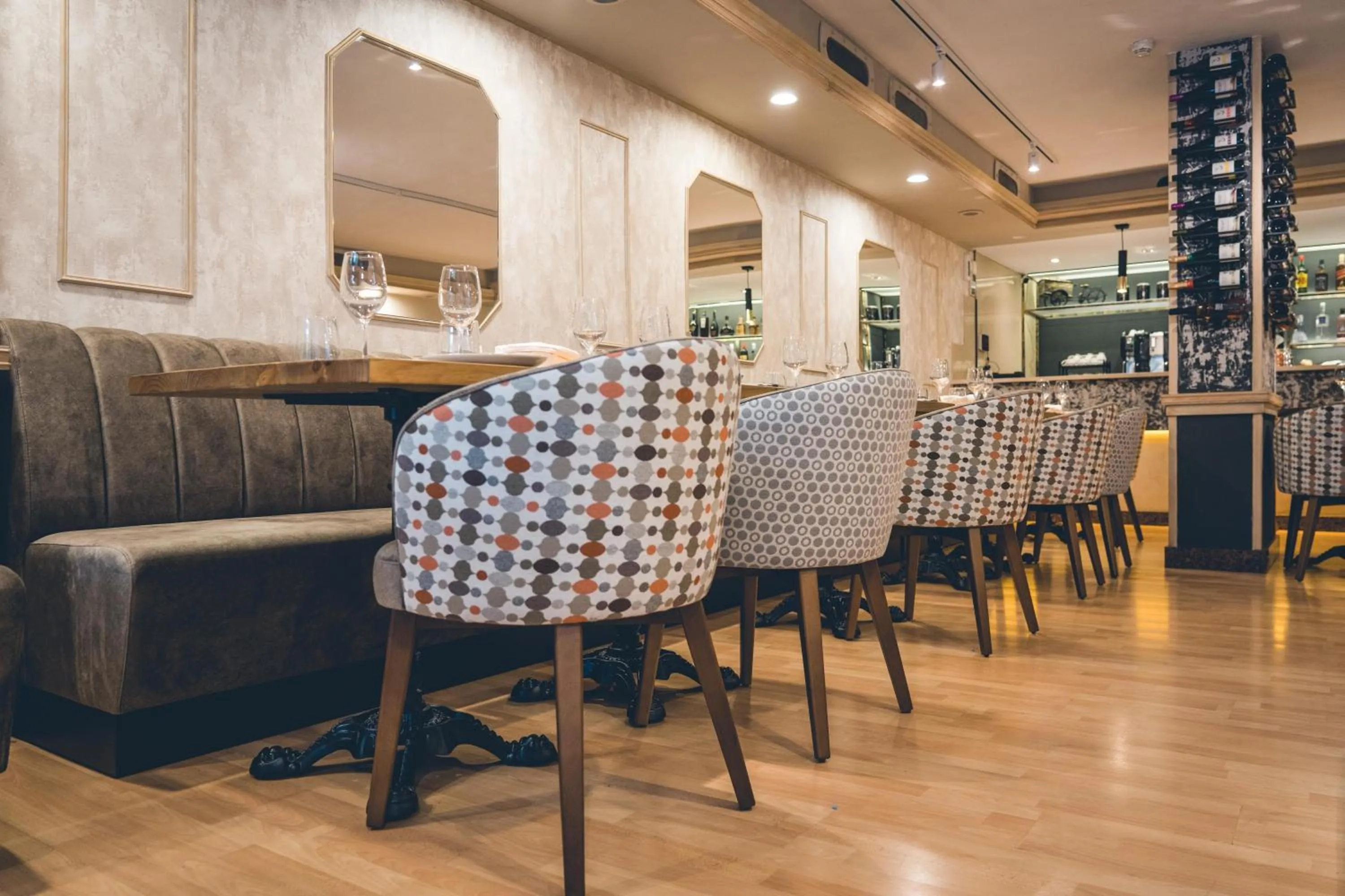 Restaurant/places to eat in Sunotel Junior