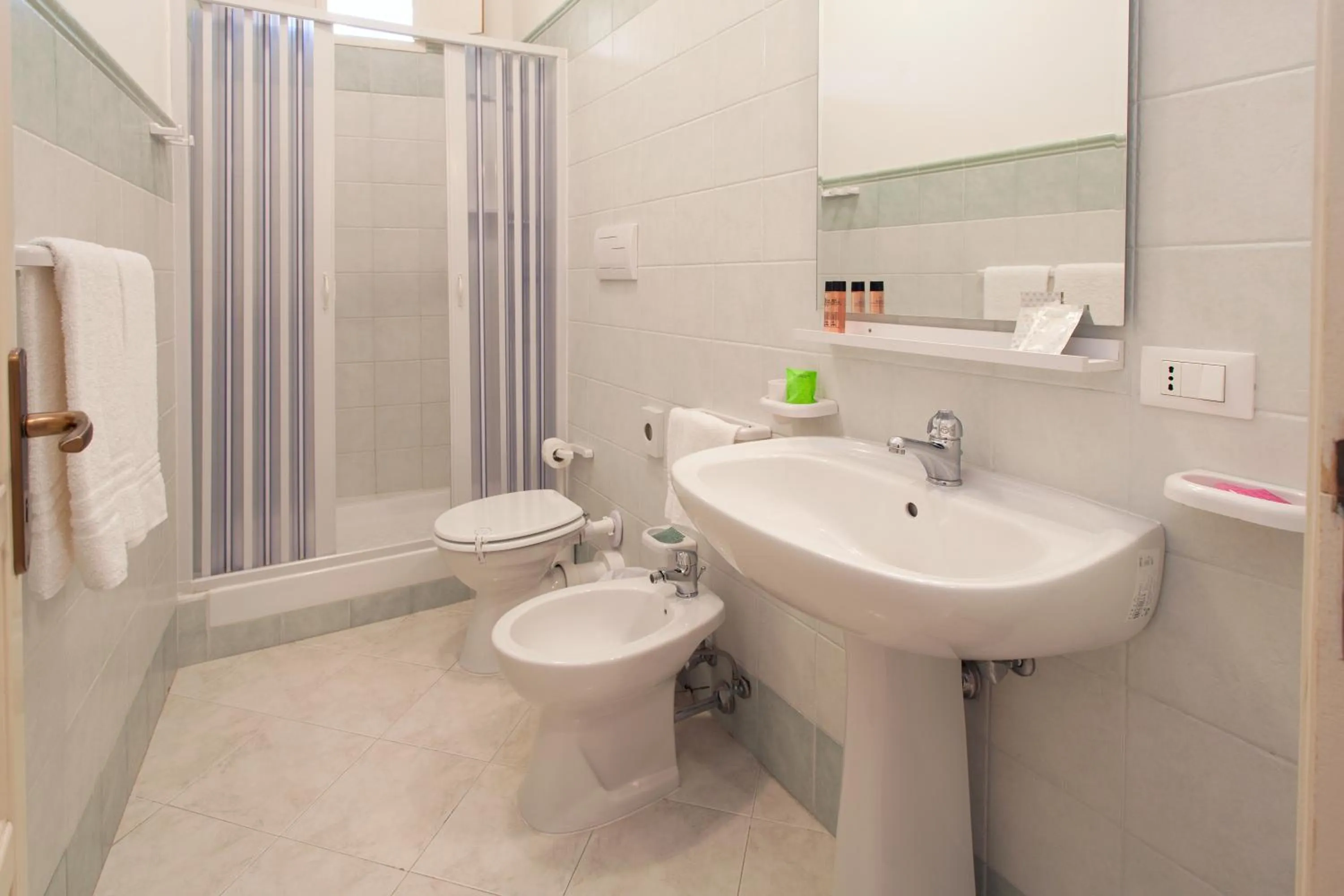 Shower in B&B Al Piazza Marina