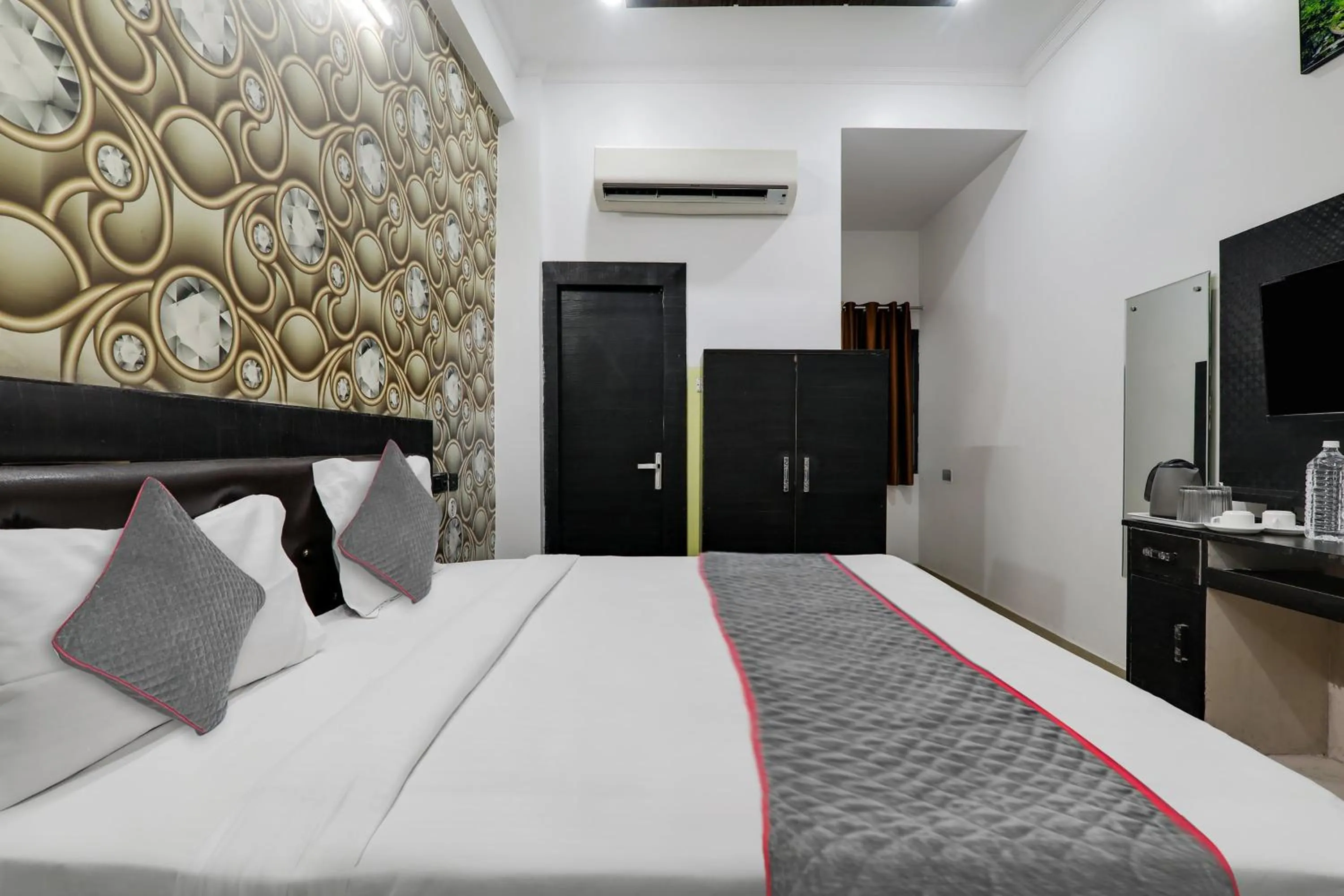 Bedroom, Bed in Super Townhouse Hotel Vaishnavi Inn