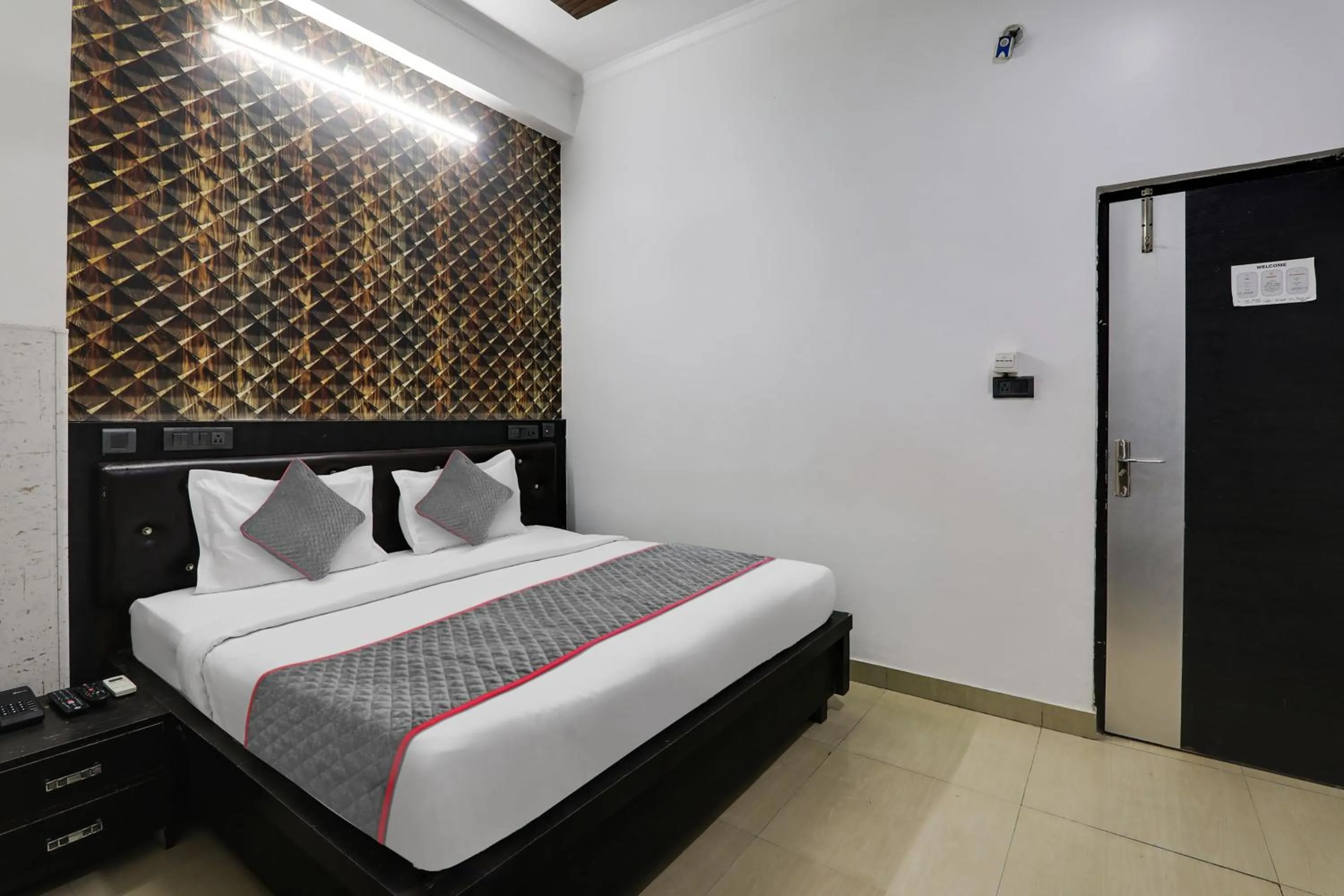 Bedroom, Bed in Super Townhouse Hotel Vaishnavi Inn