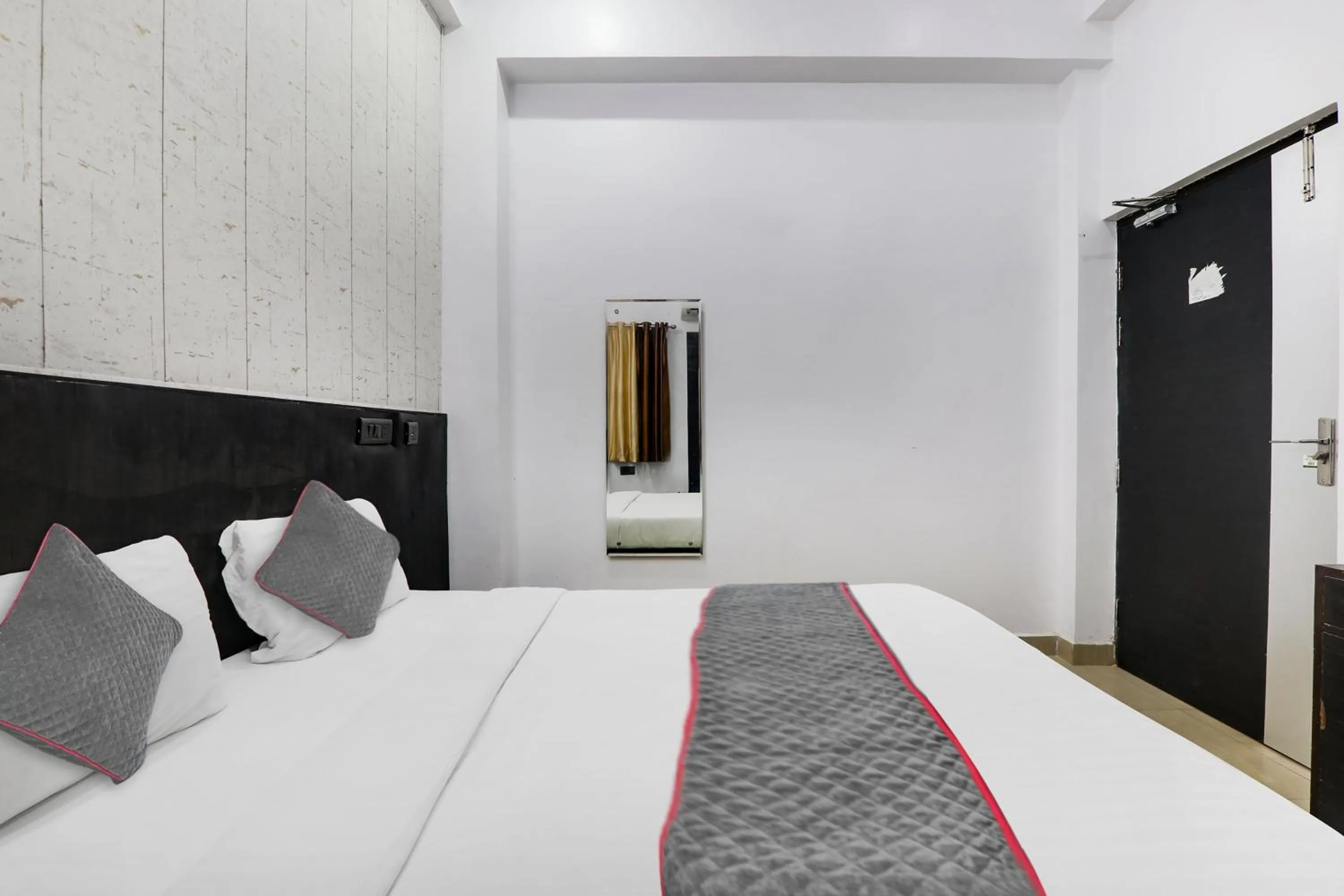 Bedroom, Bed in Super Townhouse Hotel Vaishnavi Inn