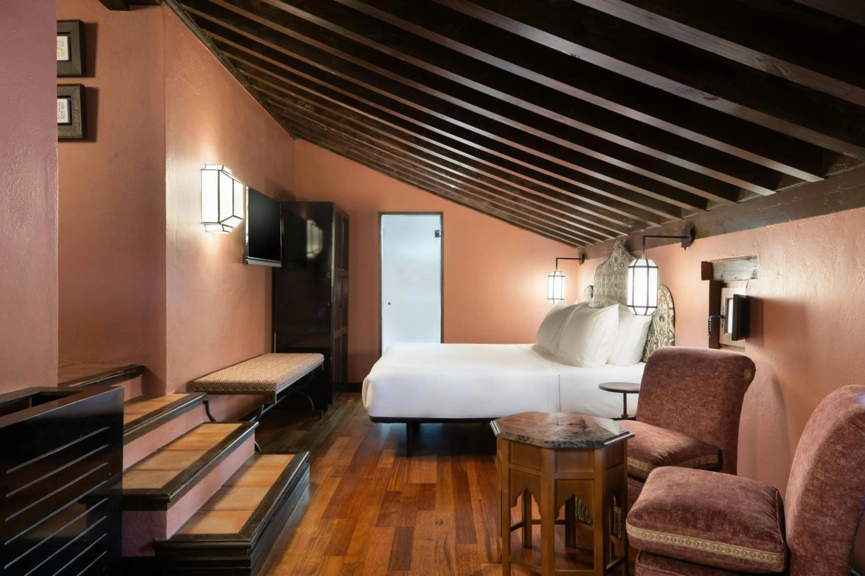 Photo of the whole room, Bed in Hotel Palacio de Santa Paula, Autograph Collection