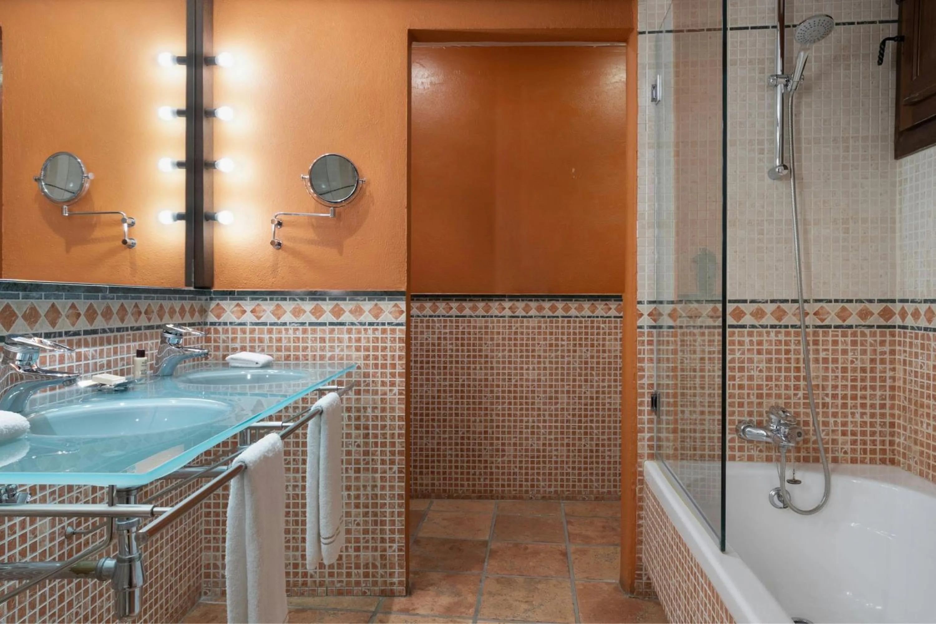 Photo of the whole room in Hotel Palacio de Santa Paula, Autograph Collection