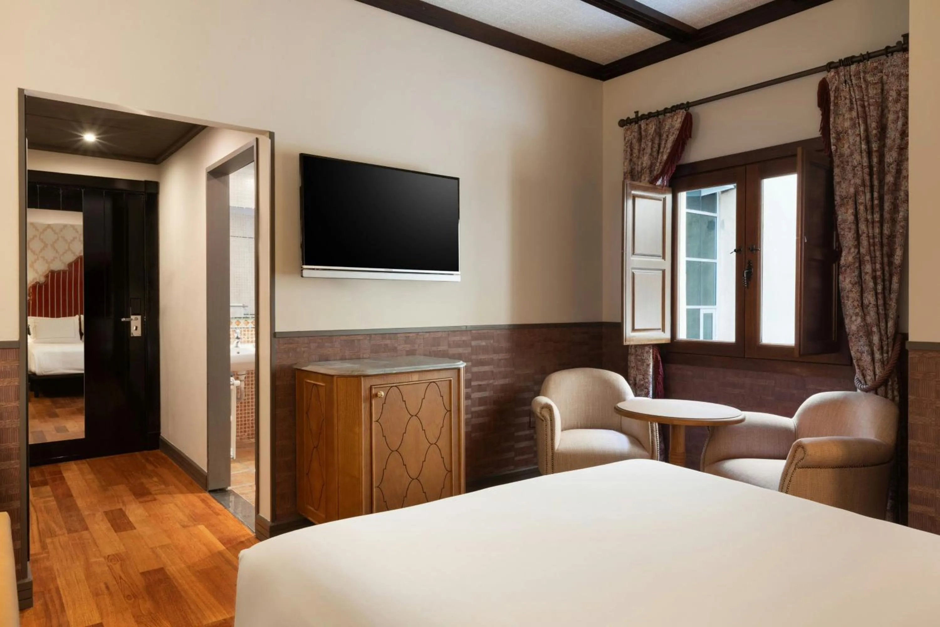 Photo of the whole room, Bed in Hotel Palacio de Santa Paula, Autograph Collection