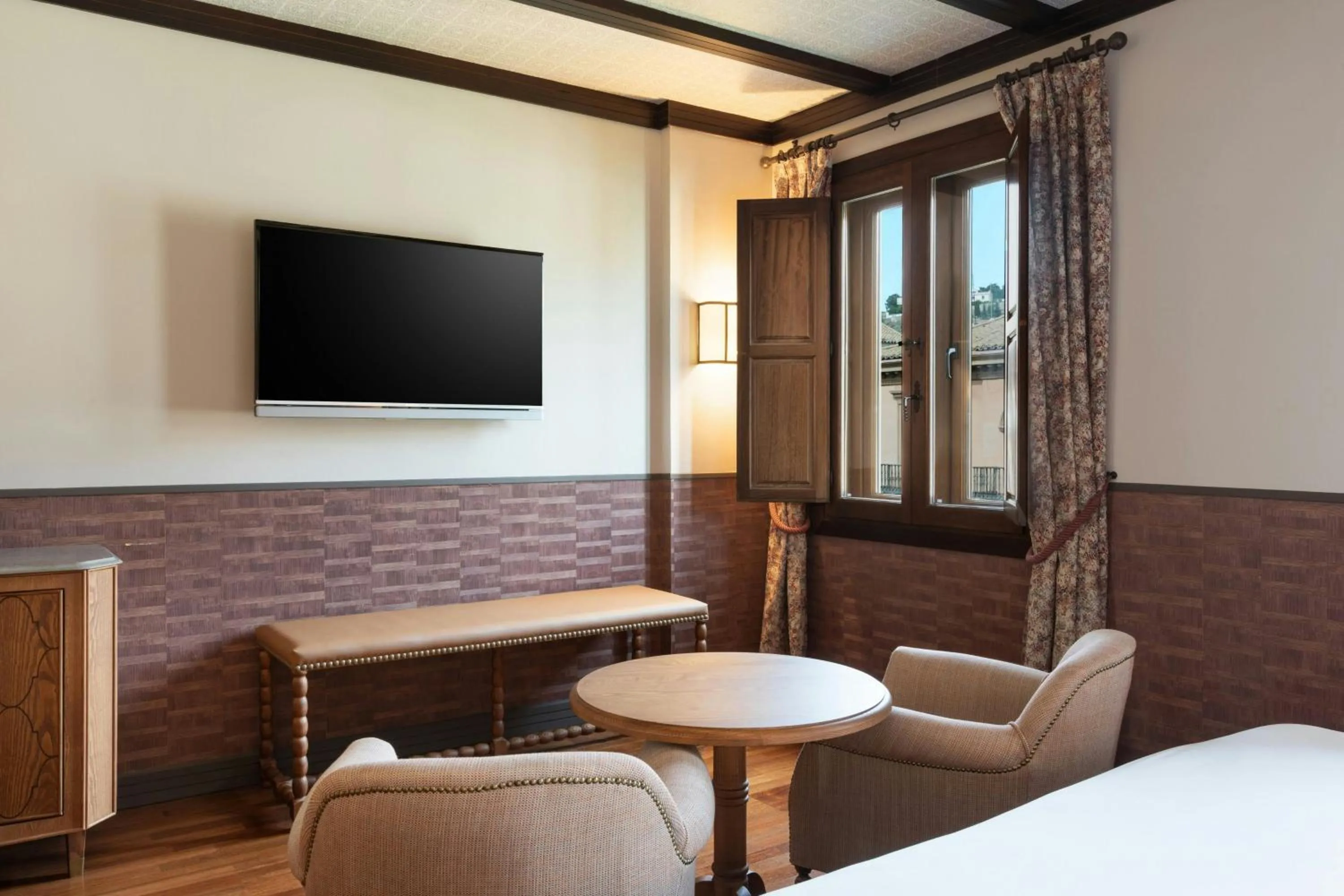 Photo of the whole room in Hotel Palacio de Santa Paula, Autograph Collection