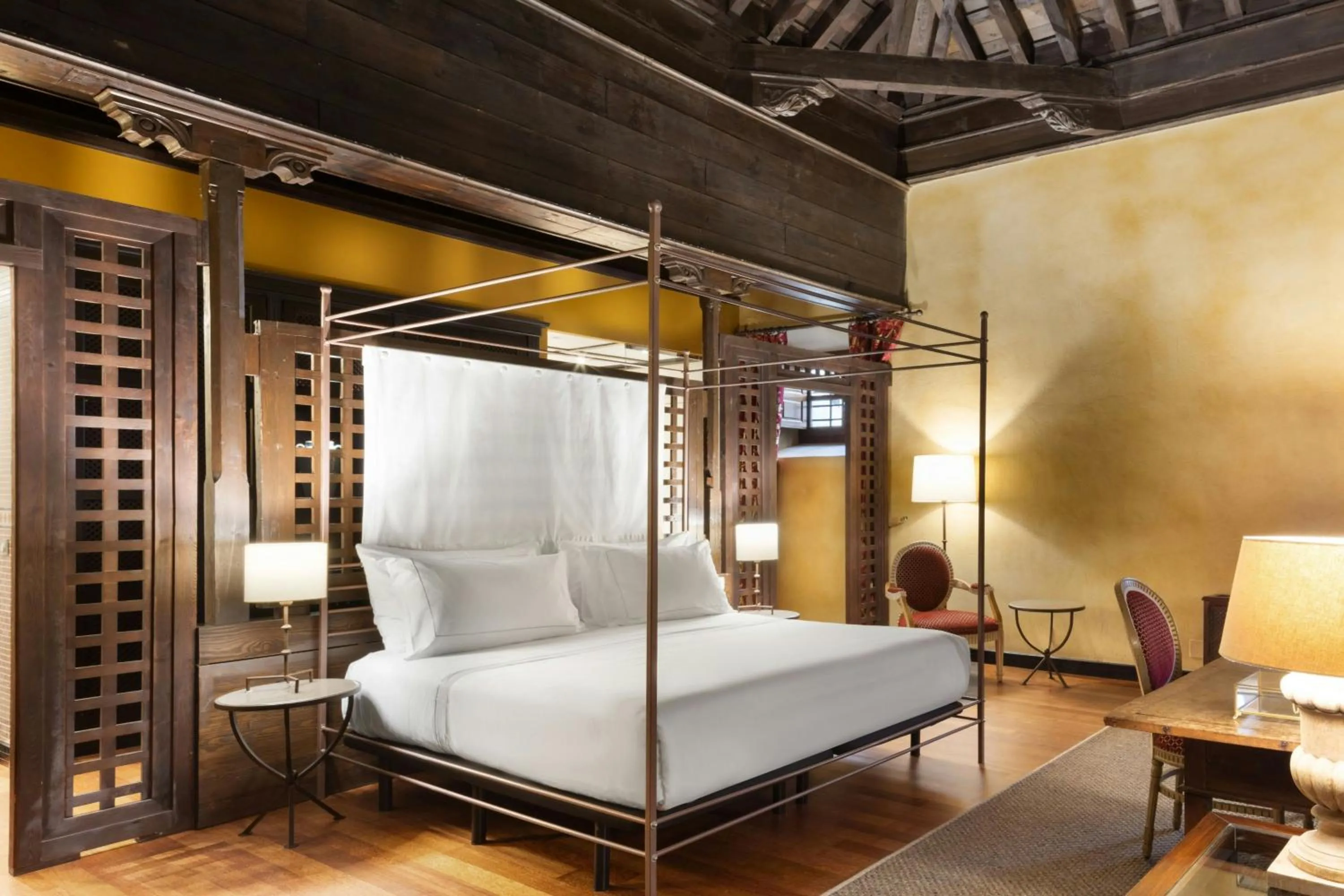 Photo of the whole room, Bed in Hotel Palacio de Santa Paula, Autograph Collection