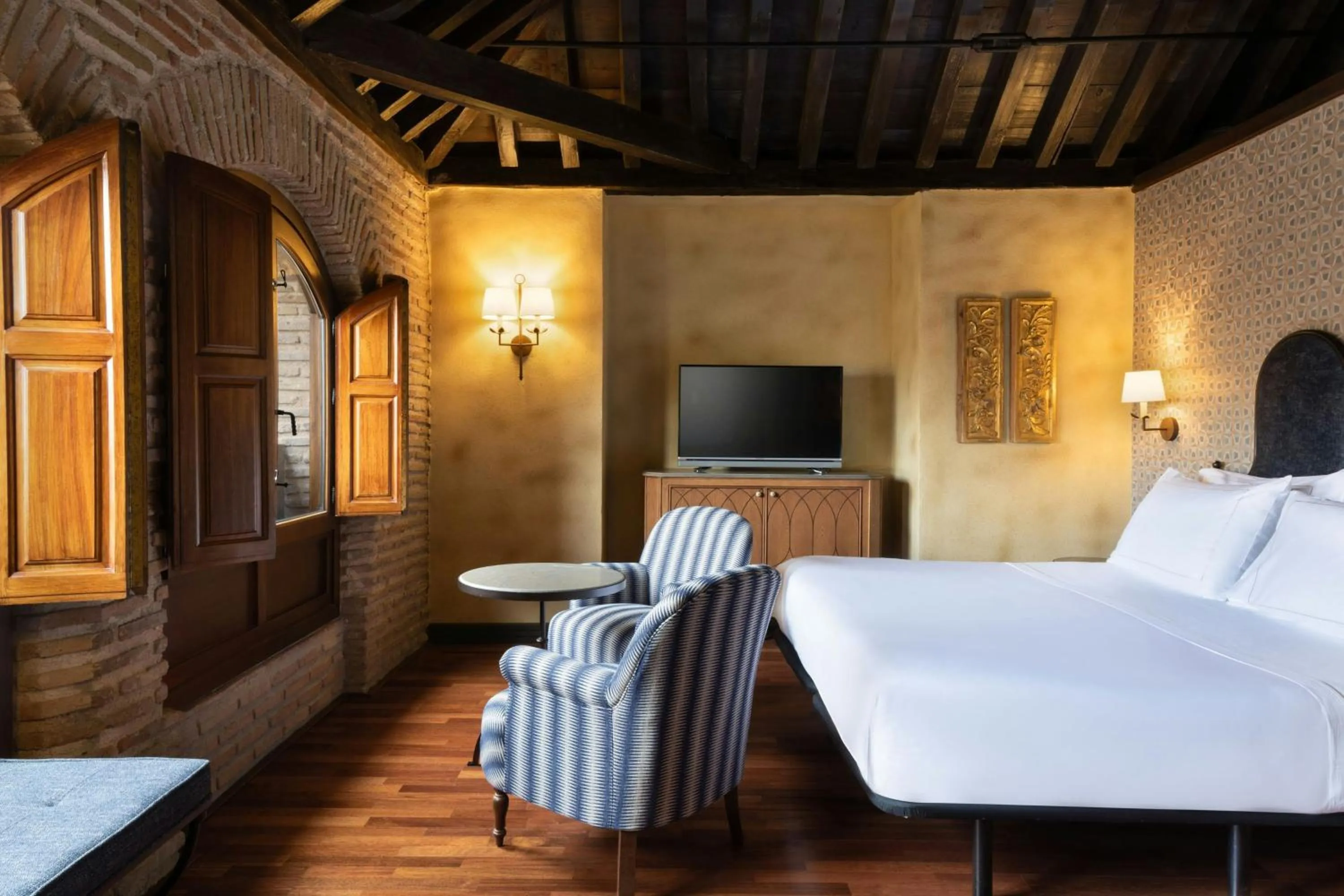 Photo of the whole room, Bed in Hotel Palacio de Santa Paula, Autograph Collection