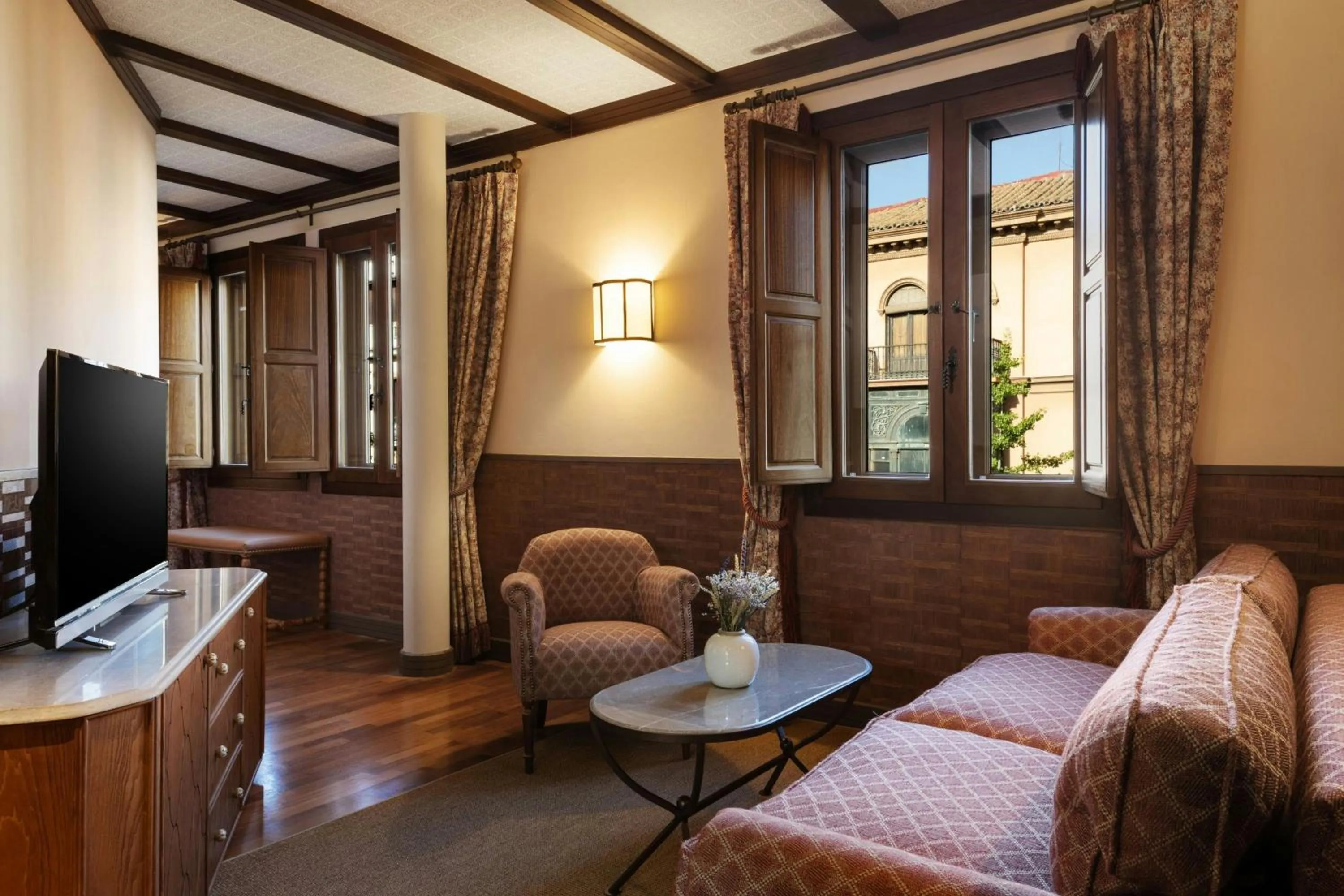 Photo of the whole room in Hotel Palacio de Santa Paula, Autograph Collection