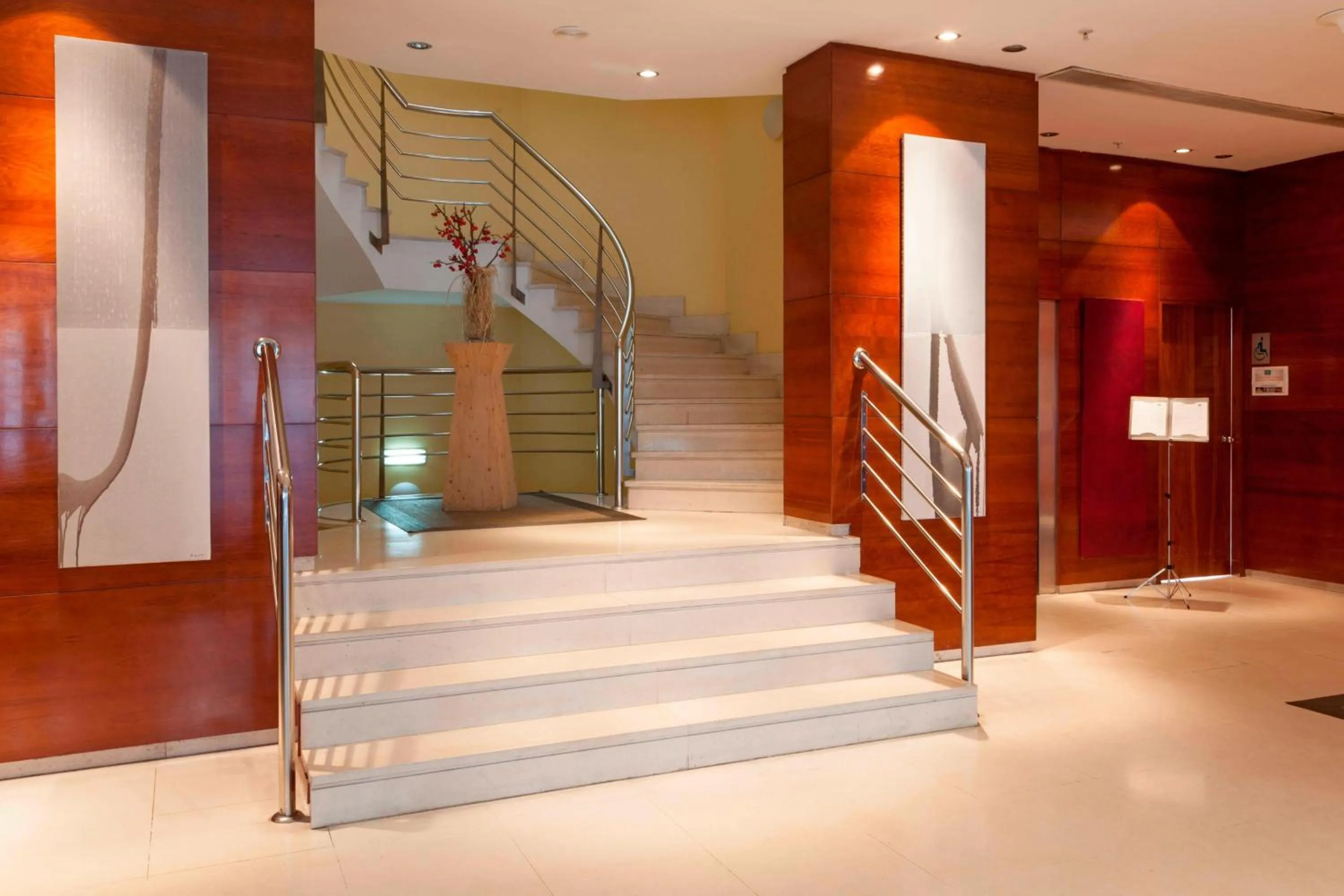 Lobby or reception in AC Hotel León San Antonio by Marriott