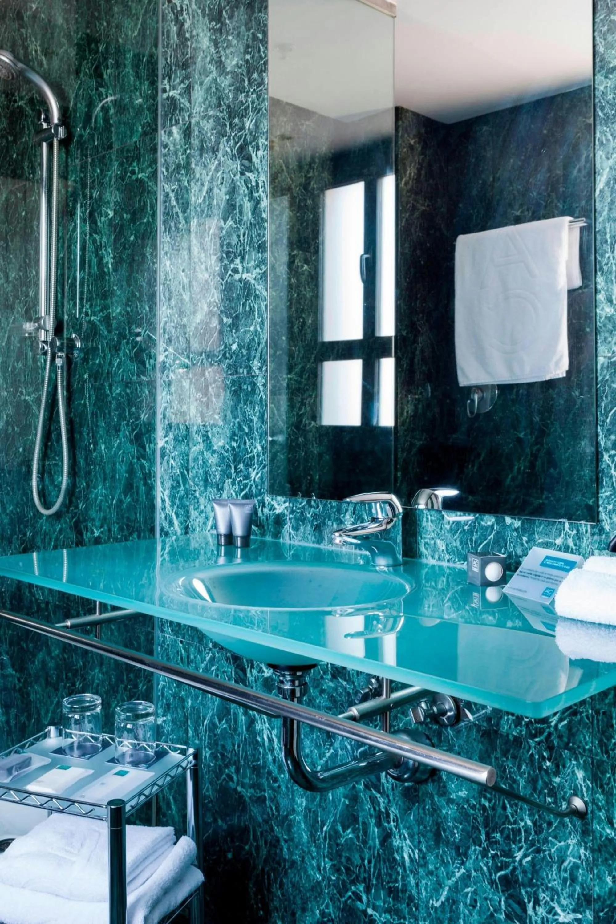 Bathroom in AC Hotel León San Antonio by Marriott