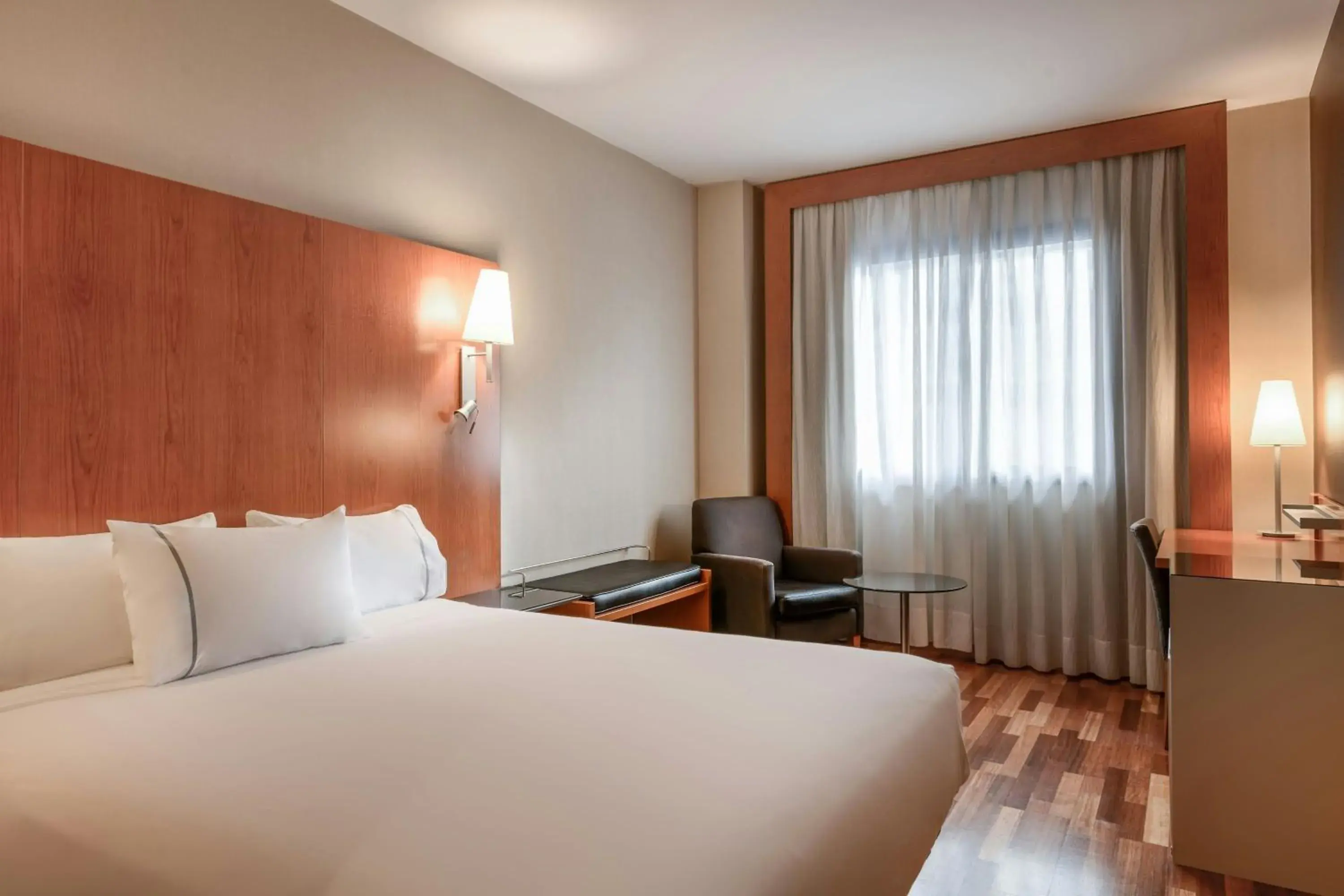 Standard Room, Guest room, 1 Queen in AC Hotel León San Antonio by Marriott Standard Room, Guest room, 1 Queen in AC Hotel León San Antonio by Marriott