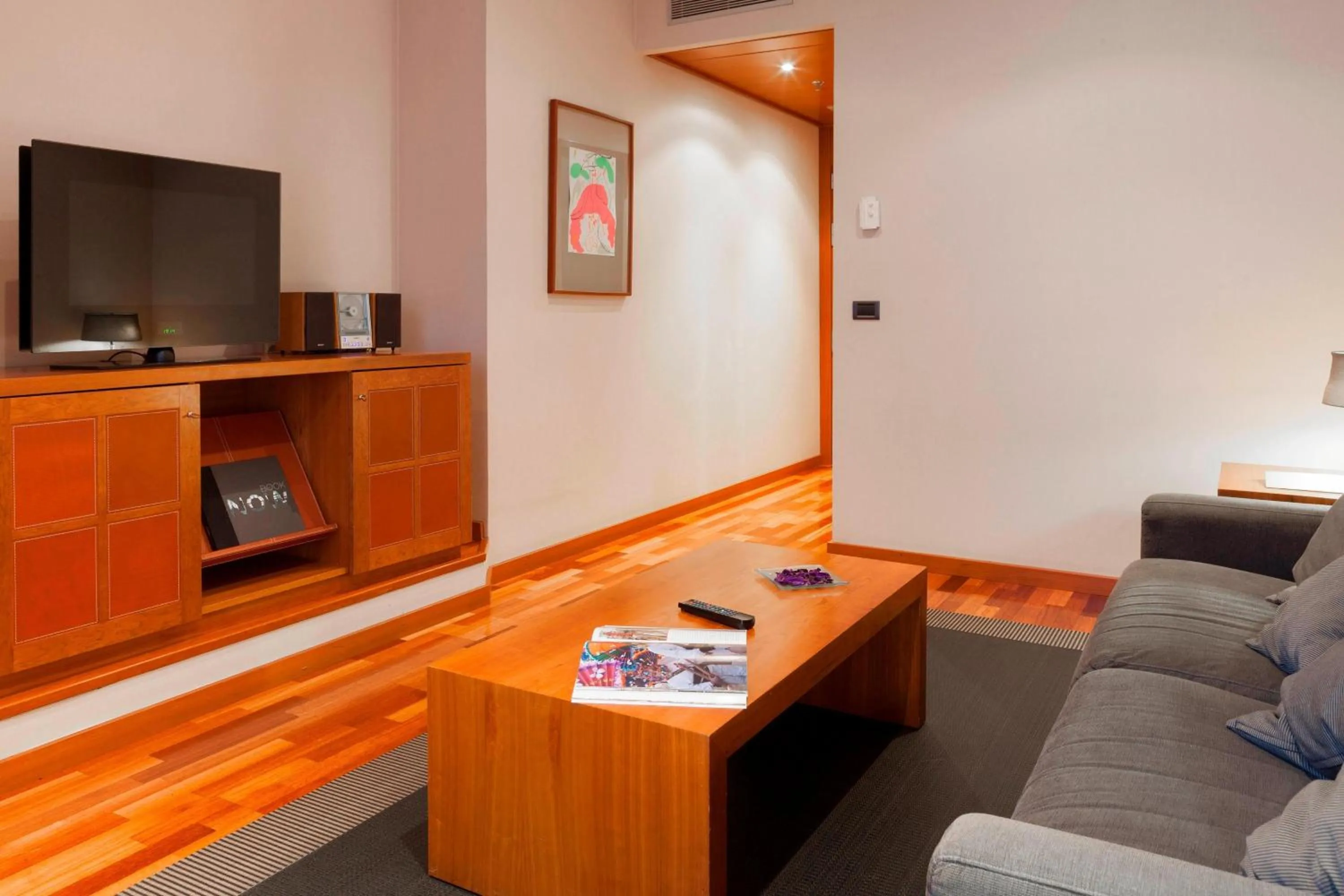 Photo of the whole room in AC Hotel León San Antonio by Marriott