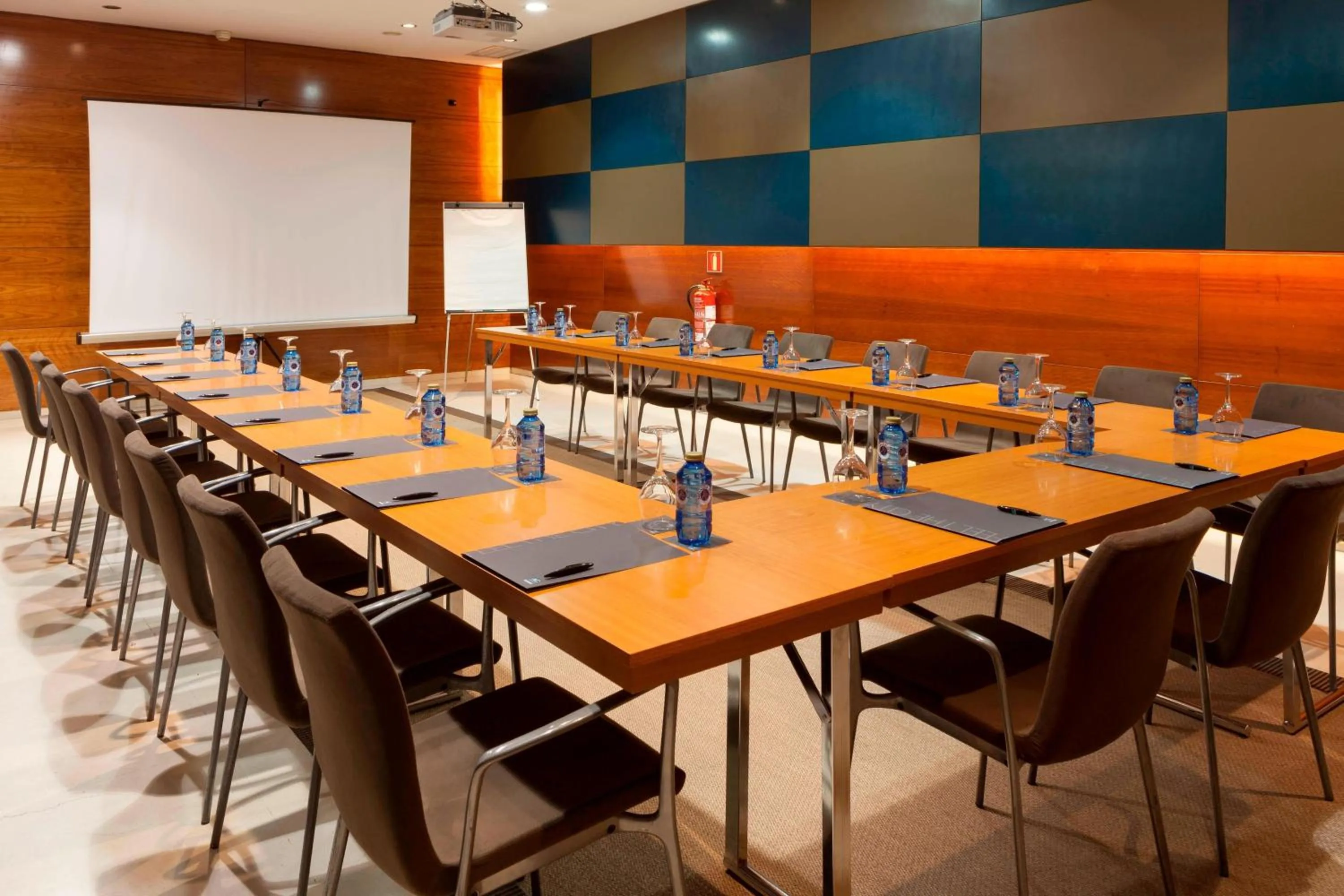 Meeting/conference room in AC Hotel León San Antonio by Marriott