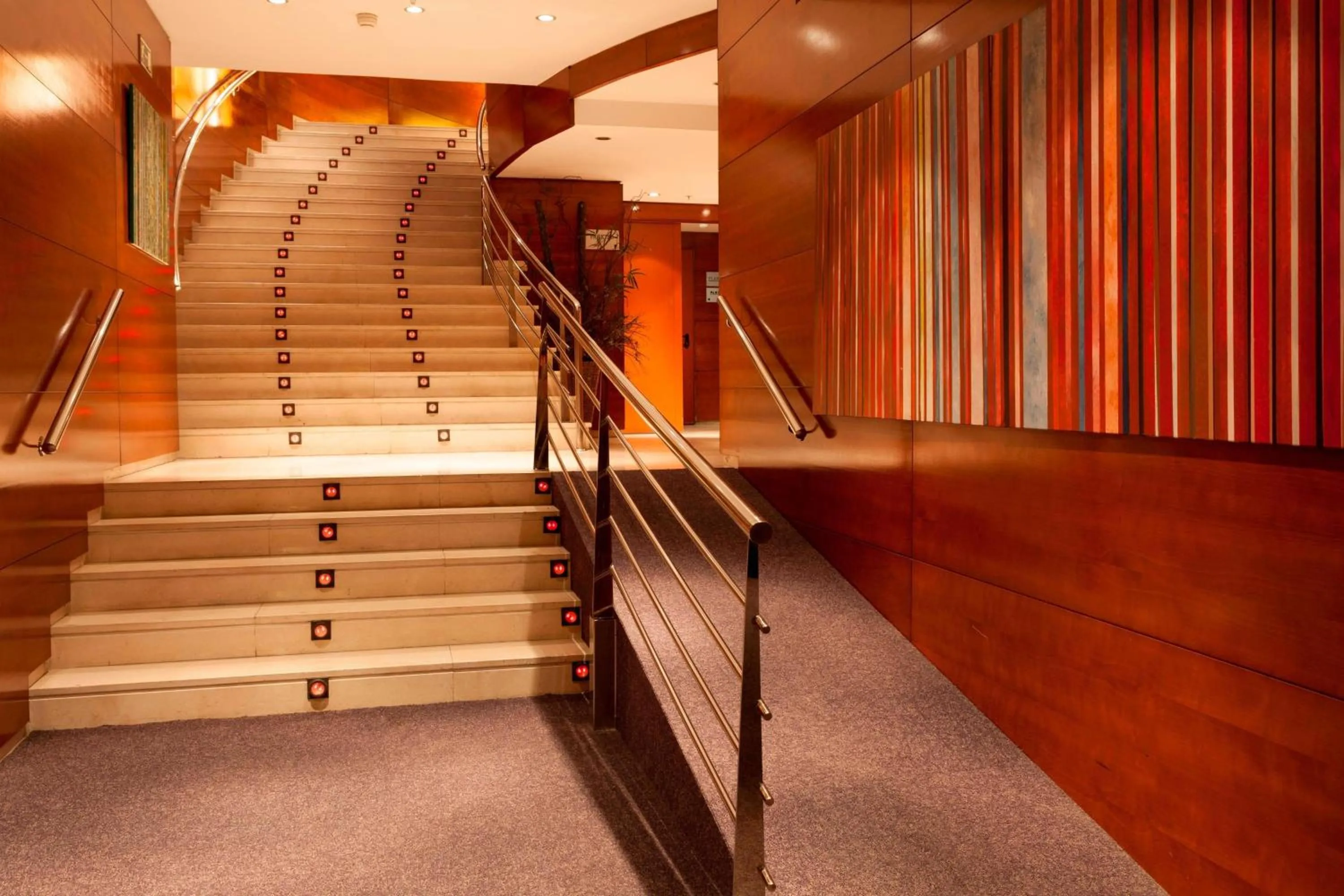 Lobby or reception in AC Hotel León San Antonio by Marriott