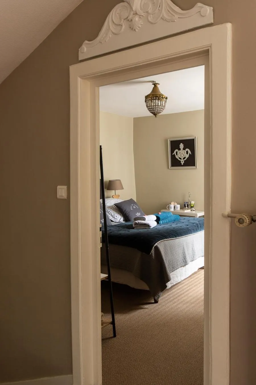 Bed in Au 16 Place Saint Louis