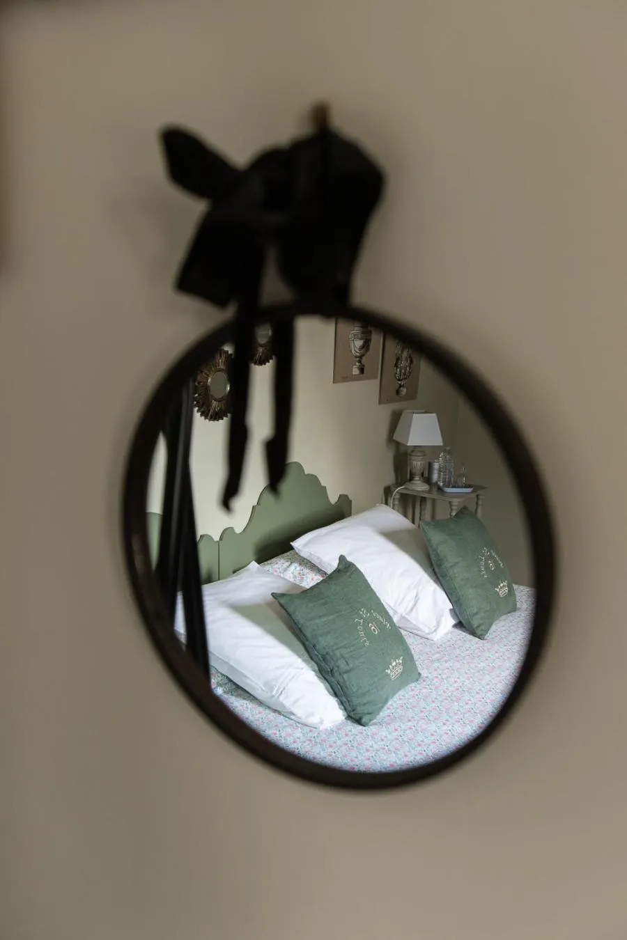 Bed in Au 16 Place Saint Louis