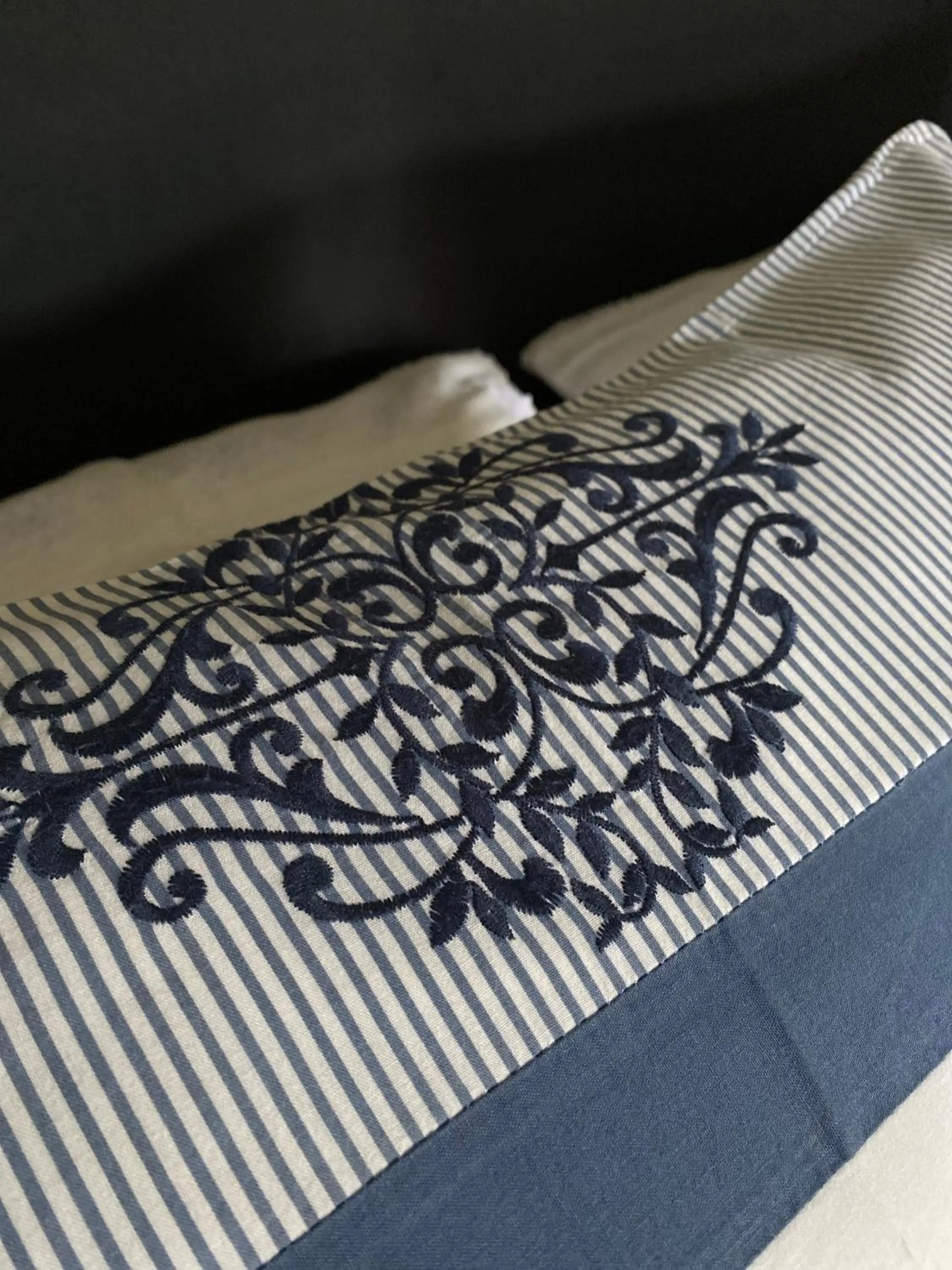 Bed in Au 16 Place Saint Louis