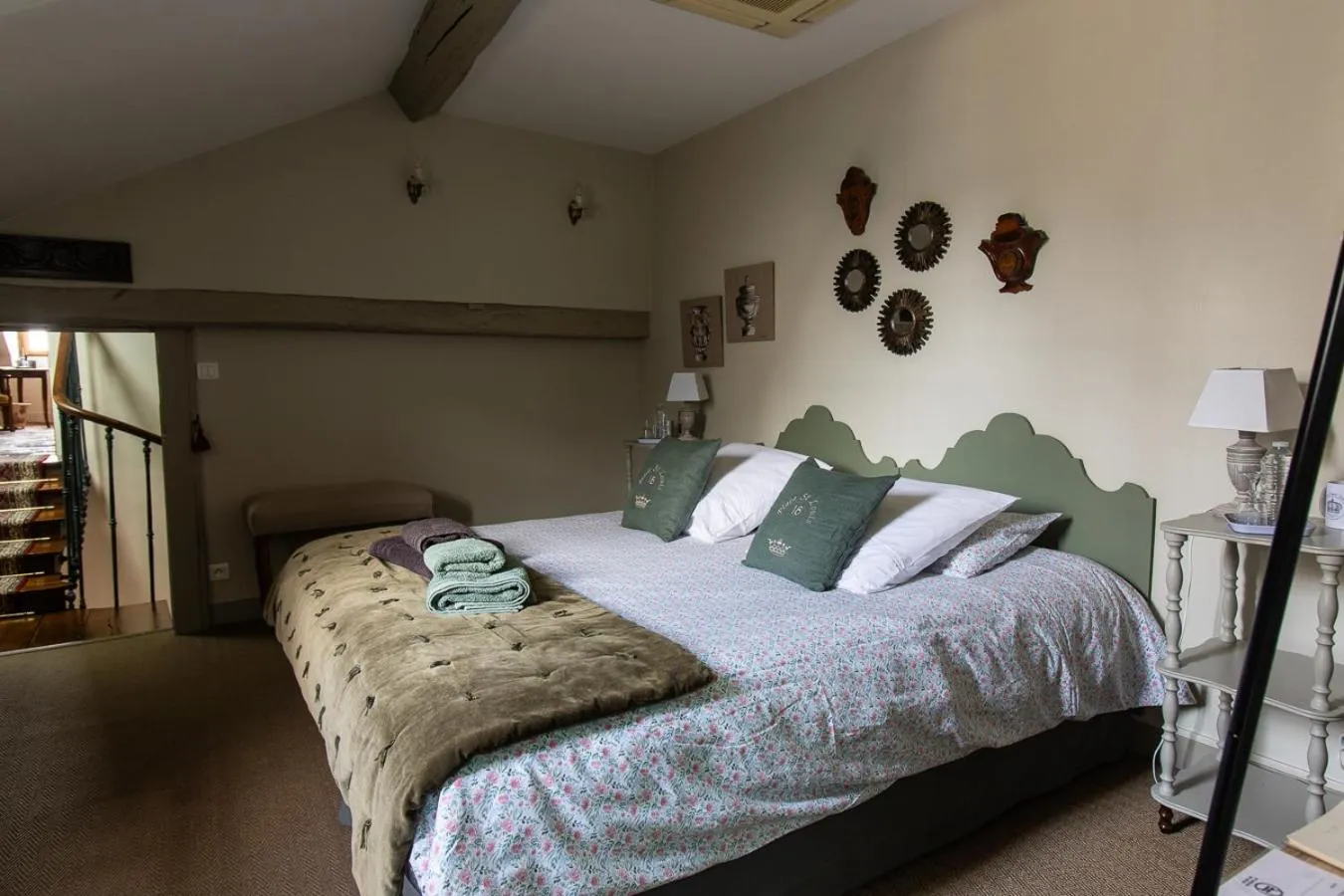 Bed in Au 16 Place Saint Louis