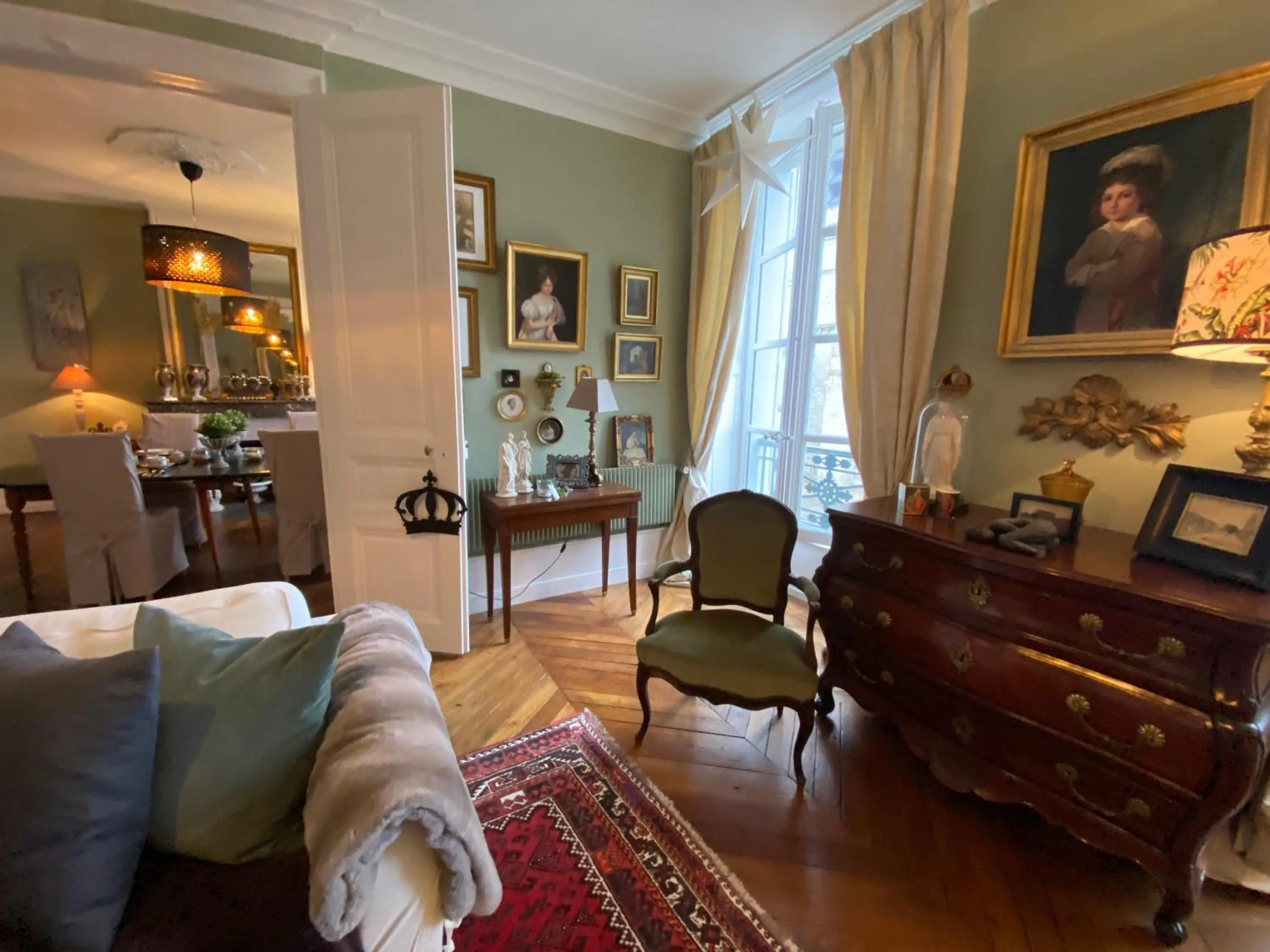 Au 16 Place Saint Louis