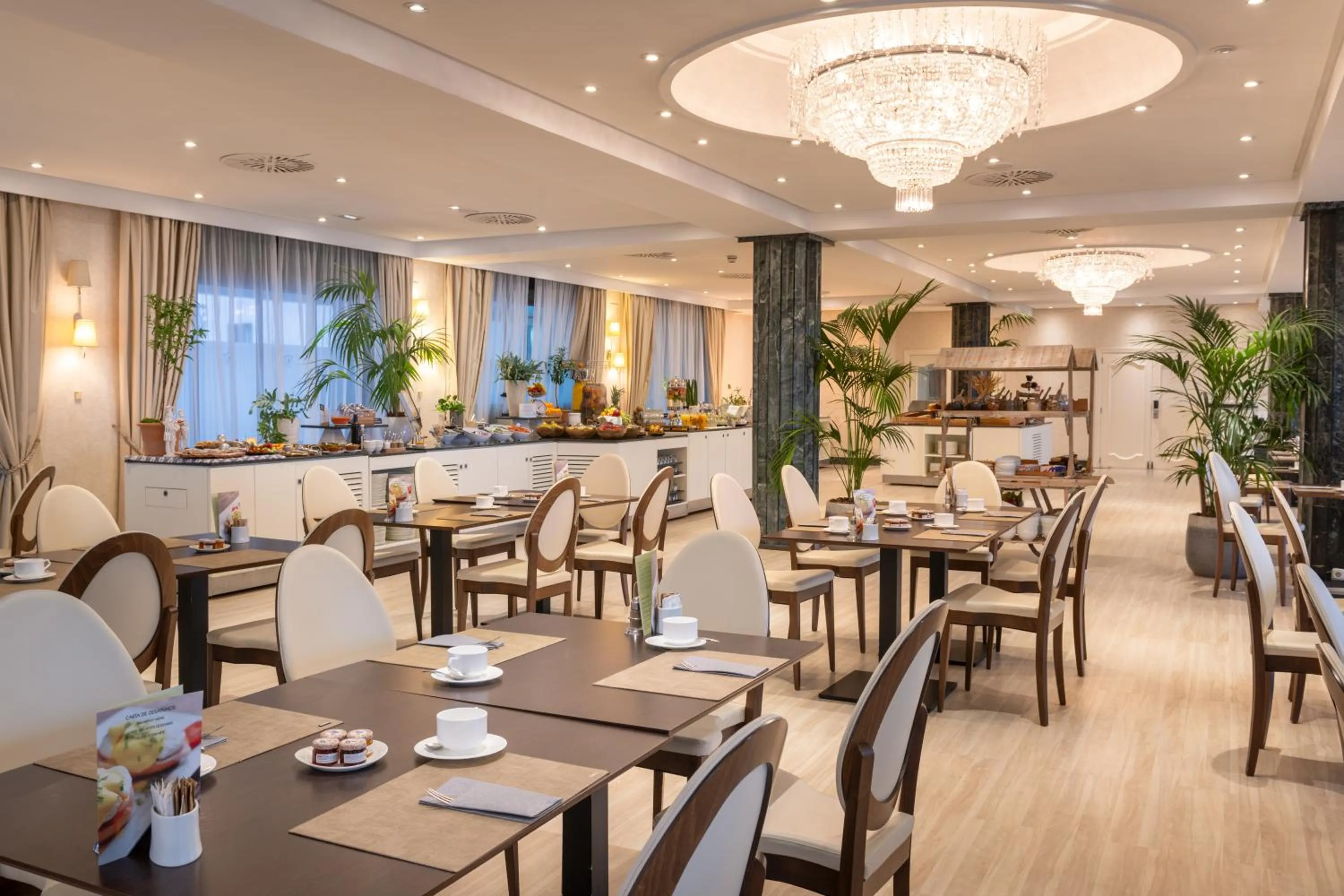 Restaurant/places to eat in Nixe Palace