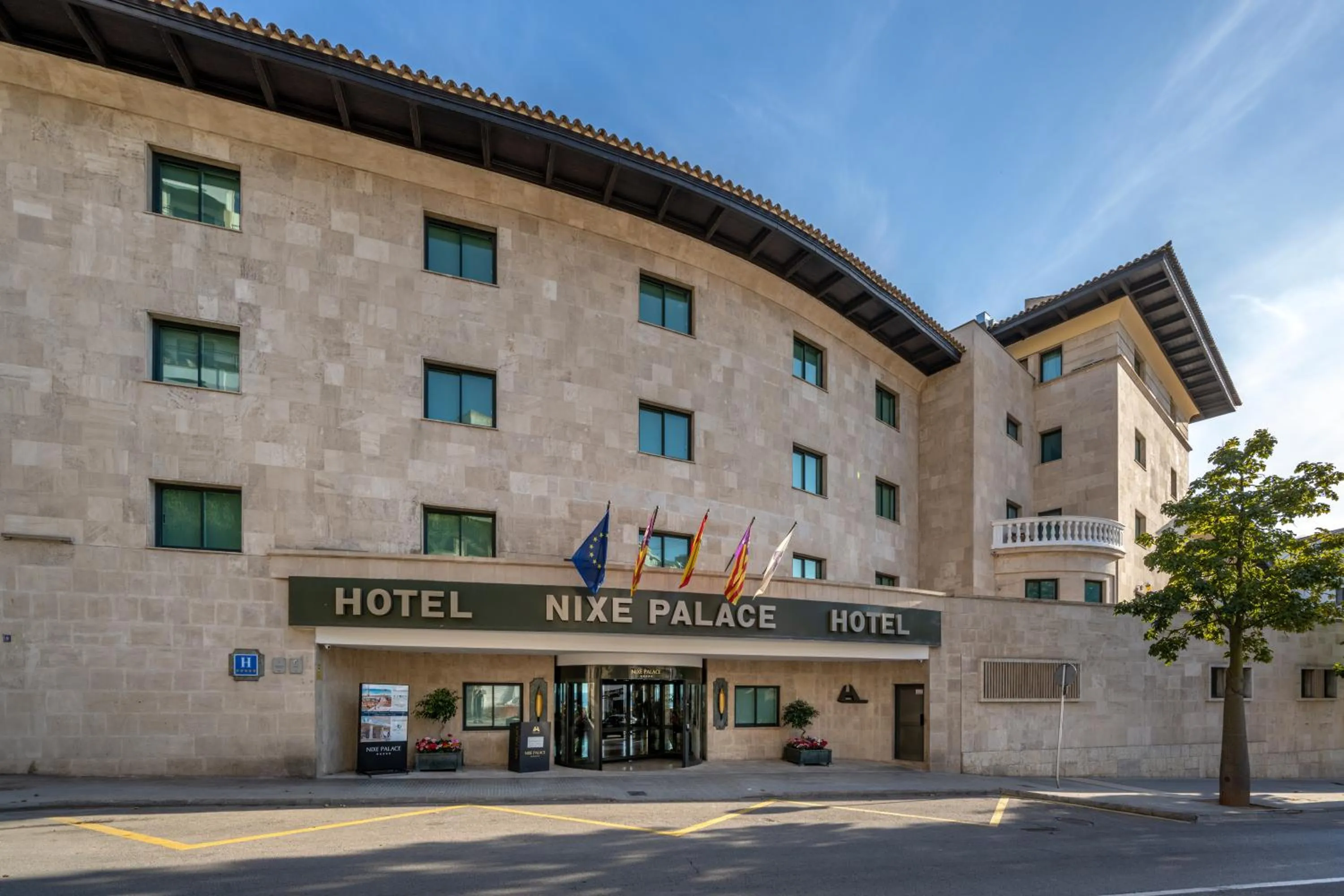 Property building in Nixe Palace