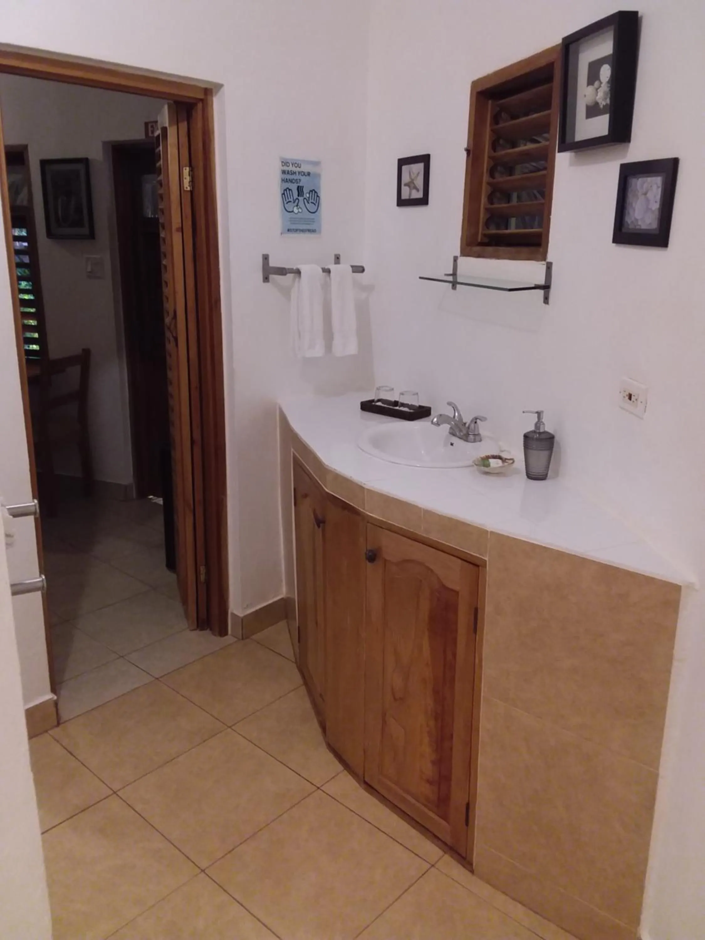 Bathroom in KuDehya Guesthouse