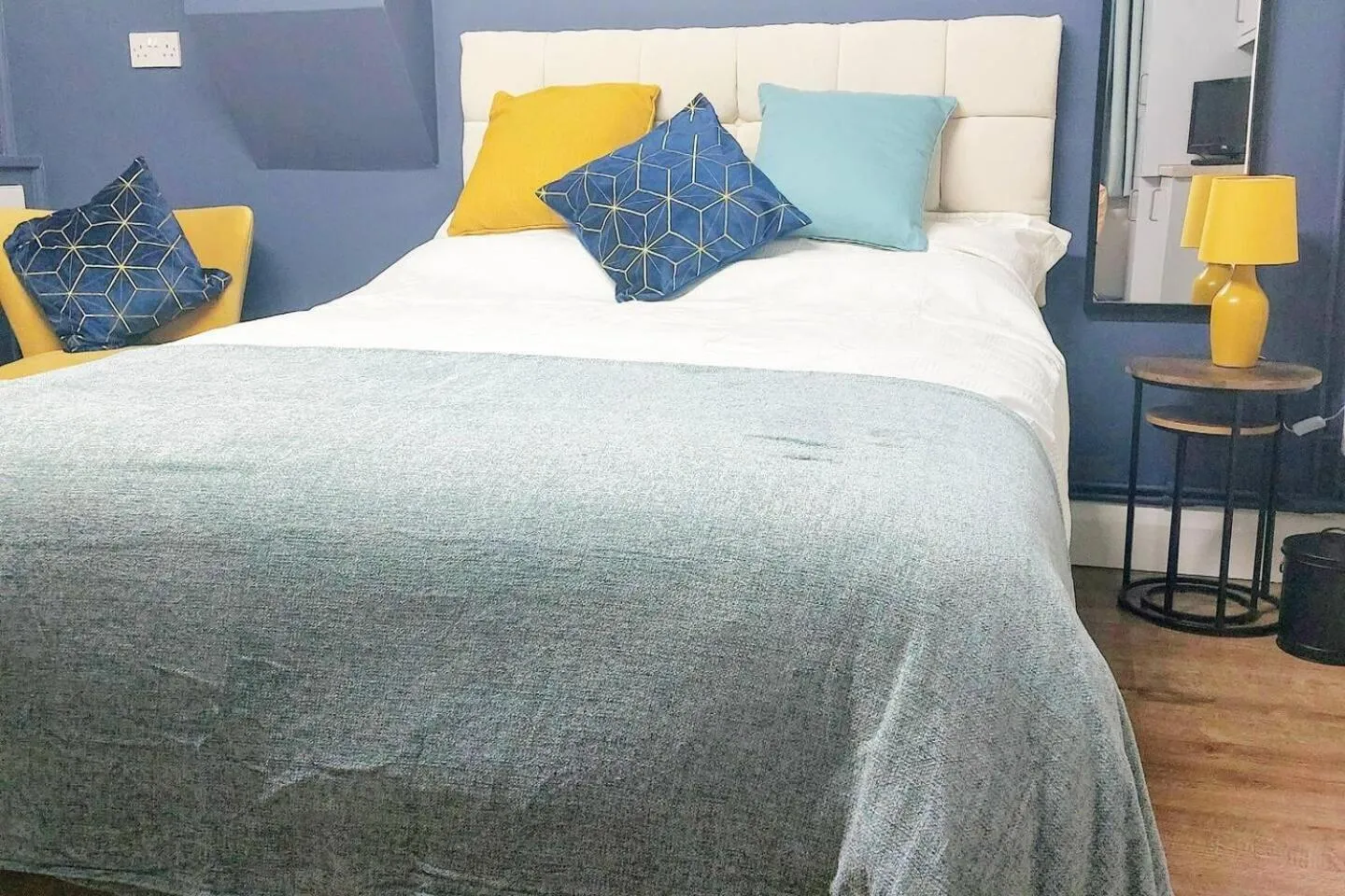 Bed in 1 Bed - Sleeps 2 - Free Parking - Wi-Fi