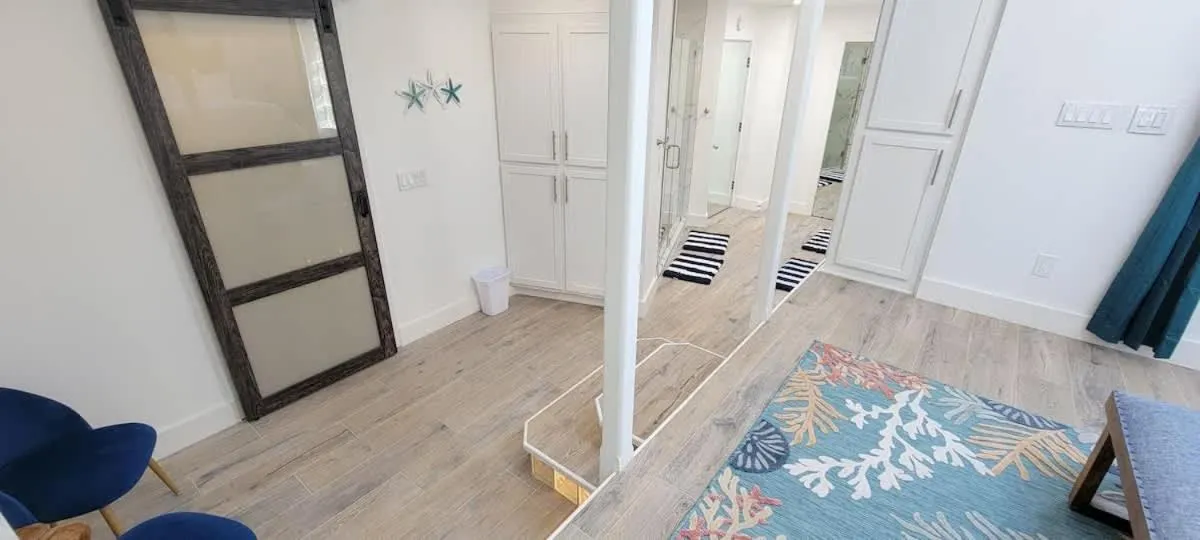 Other in Bahama Mama House