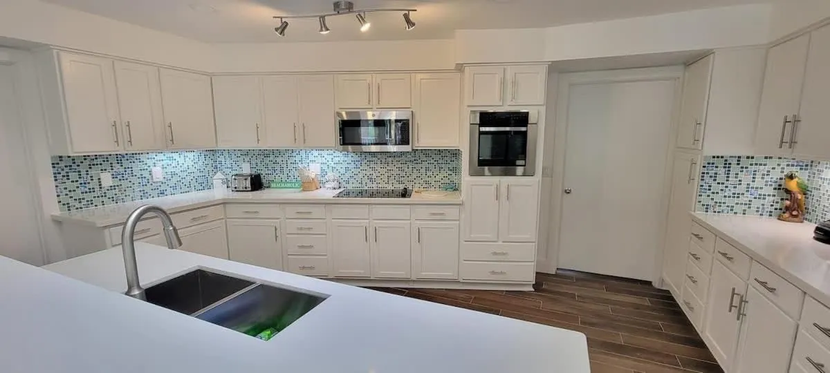 Kitchen or kitchenette in Bahama Mama House