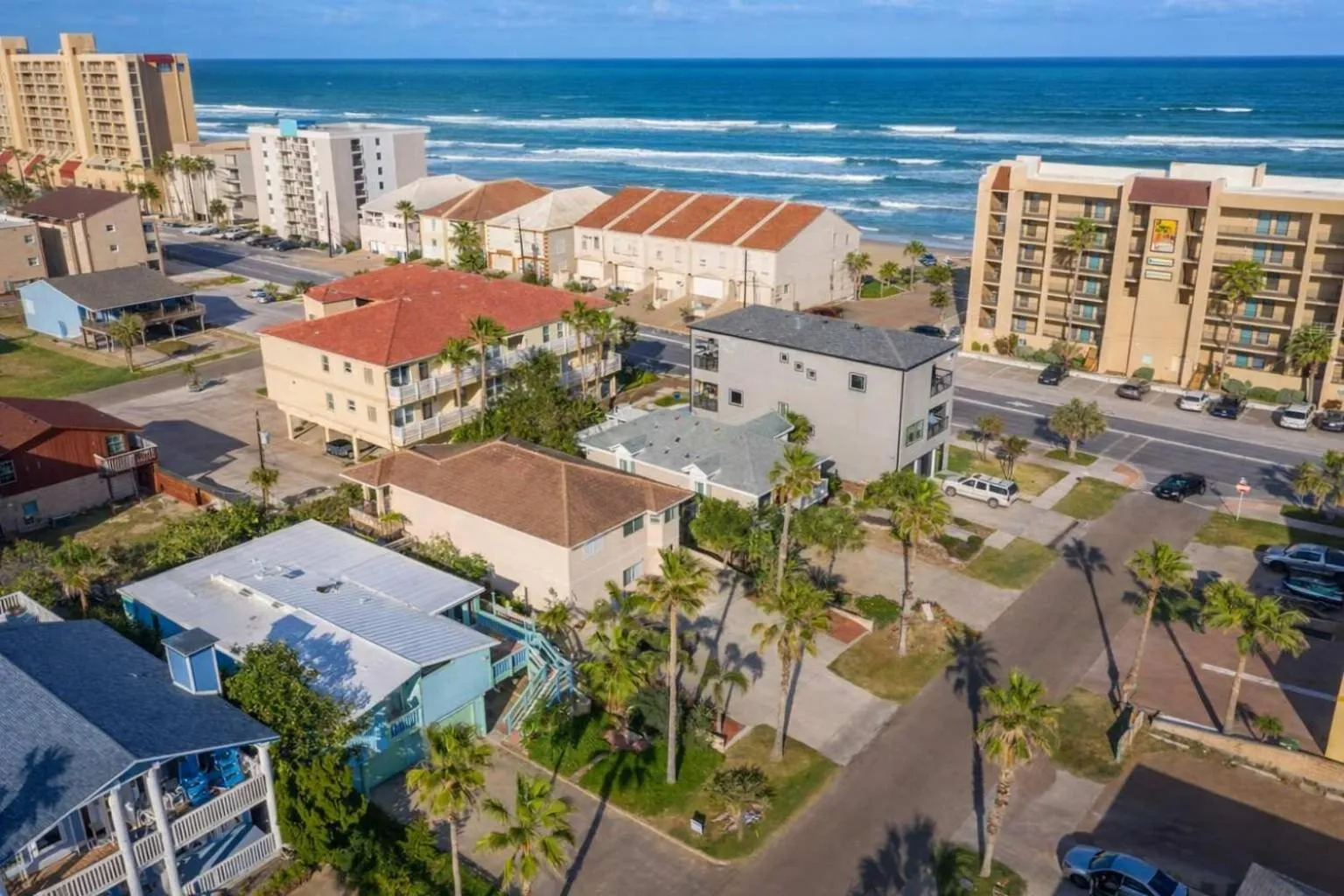 Swimming pool in Caribbean Vibes House