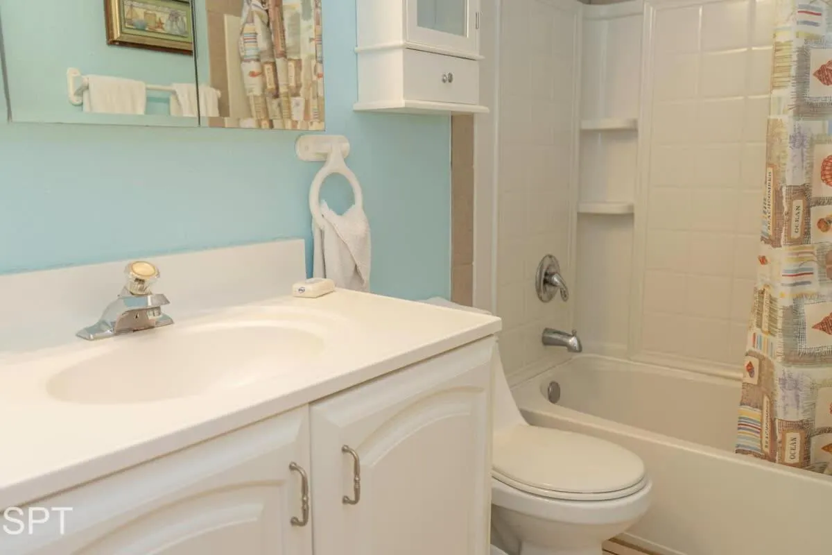 Bathroom in Caribbean Vibes House