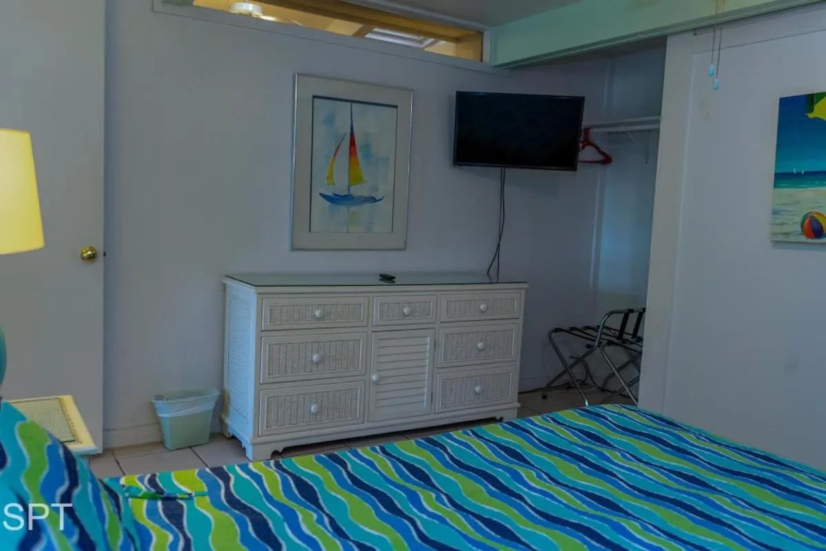 Bed in Caribbean Vibes House