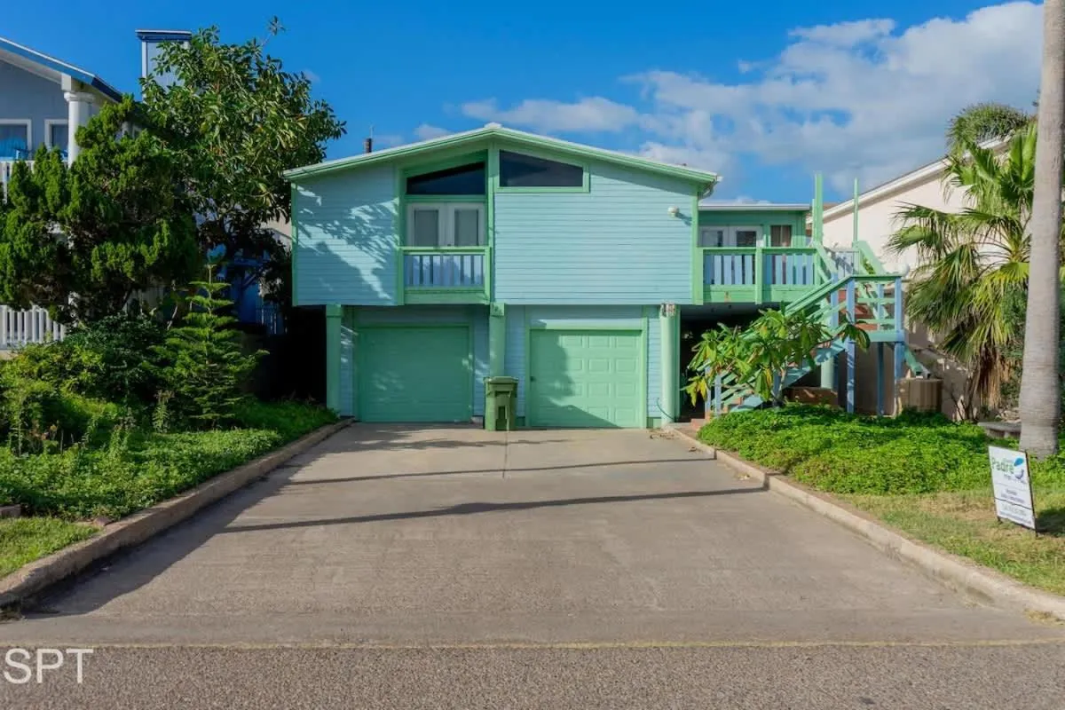 Property building in Caribbean Vibes House