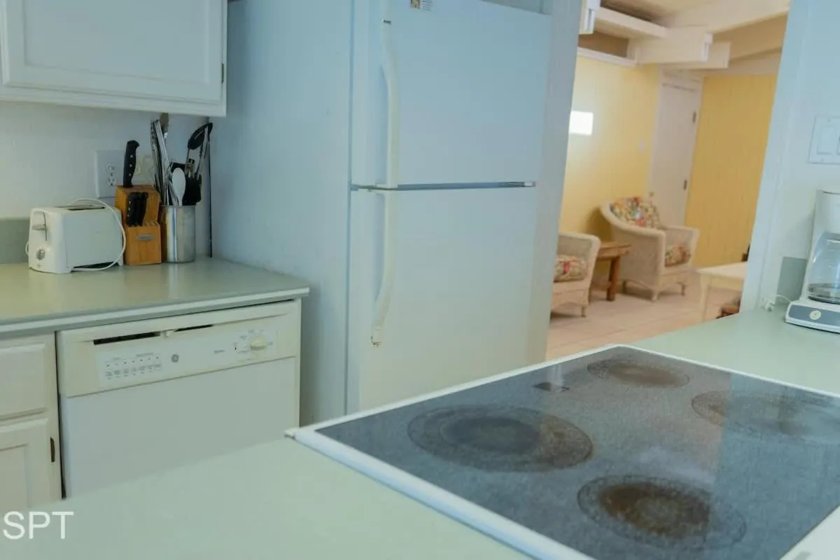 Kitchen or kitchenette in Caribbean Vibes House