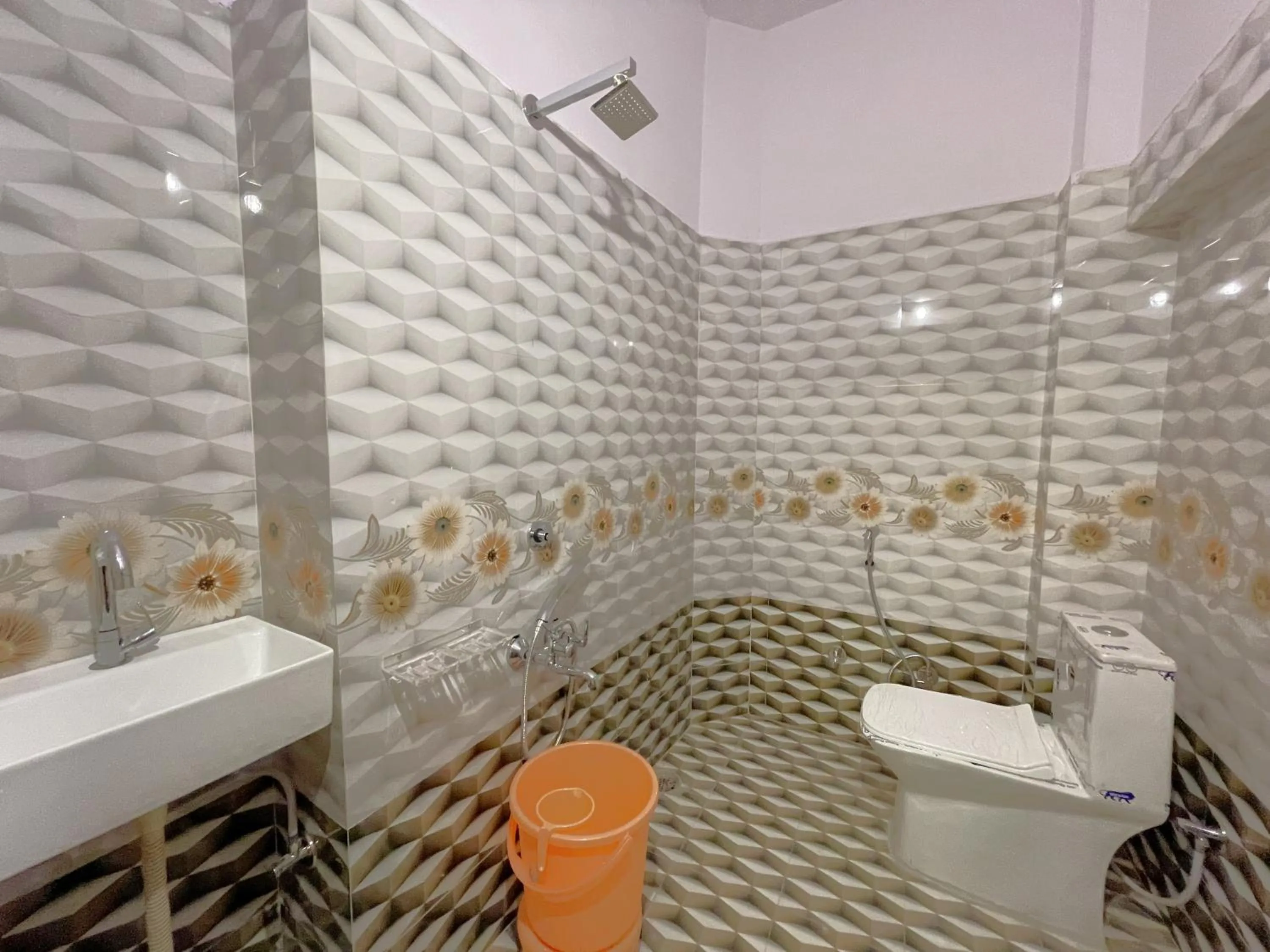 Shower in Relax Inn Jaisalmer