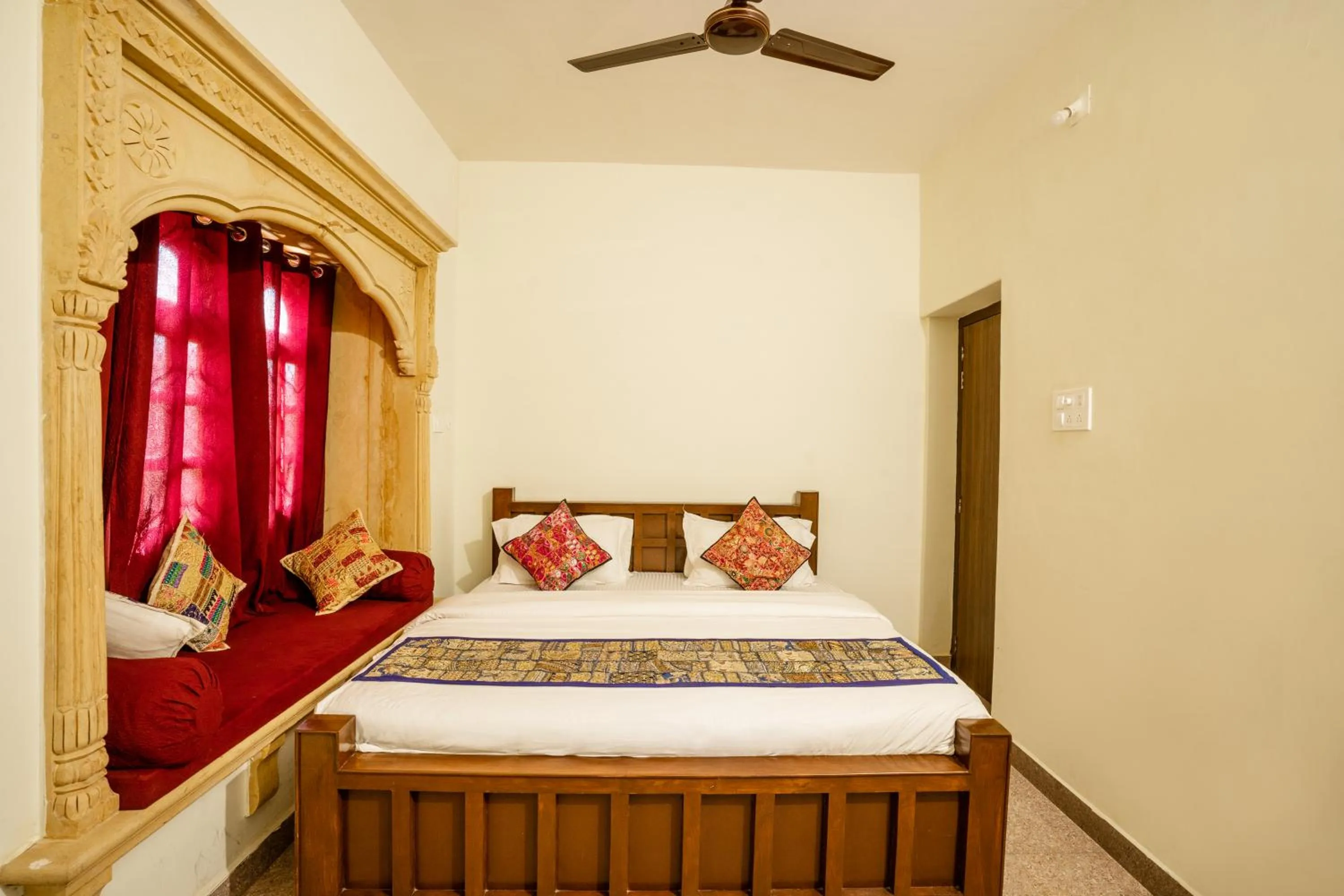 Staff, Bed in Relax Inn Jaisalmer