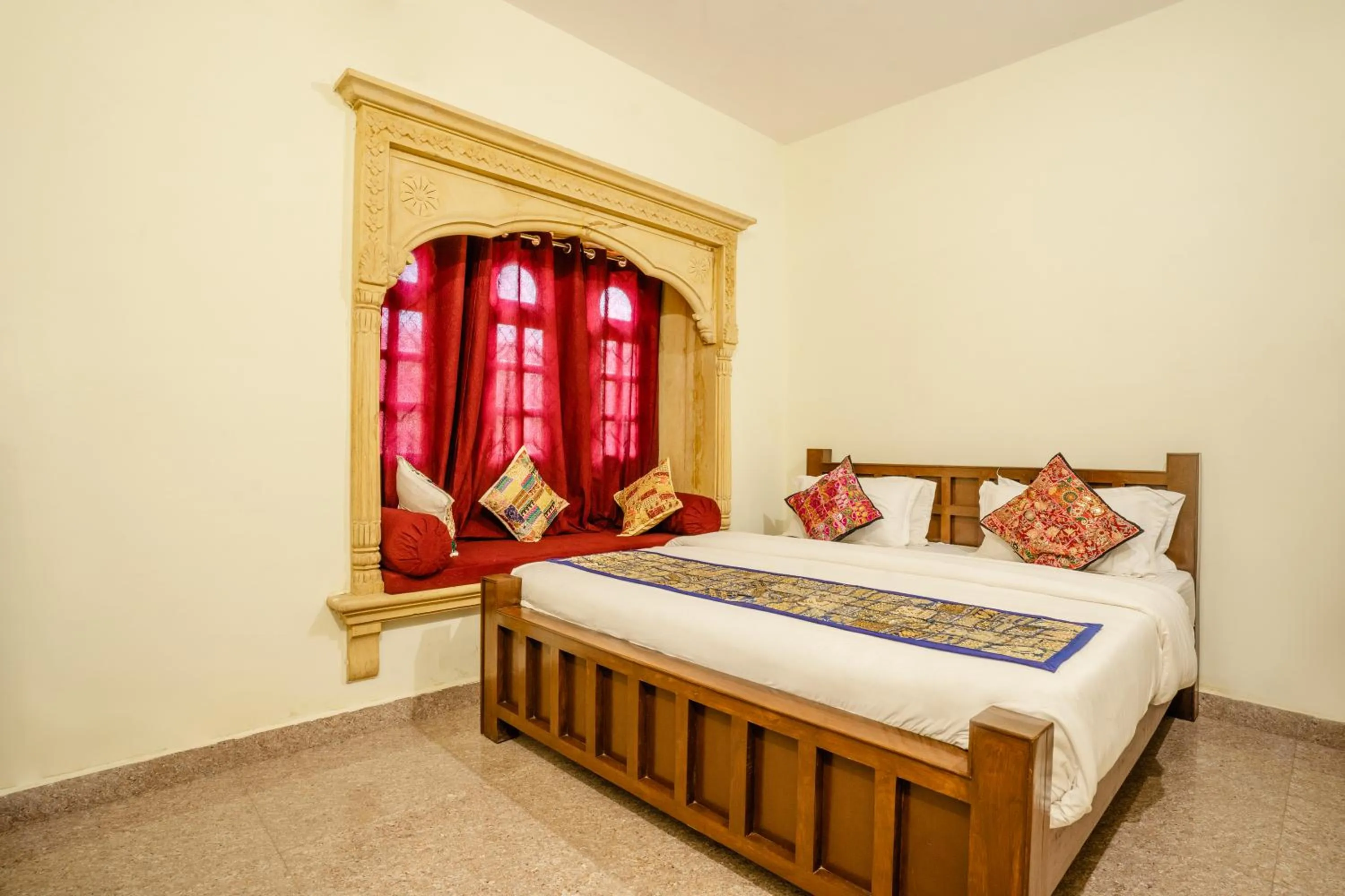 Staff, Bed in Relax Inn Jaisalmer