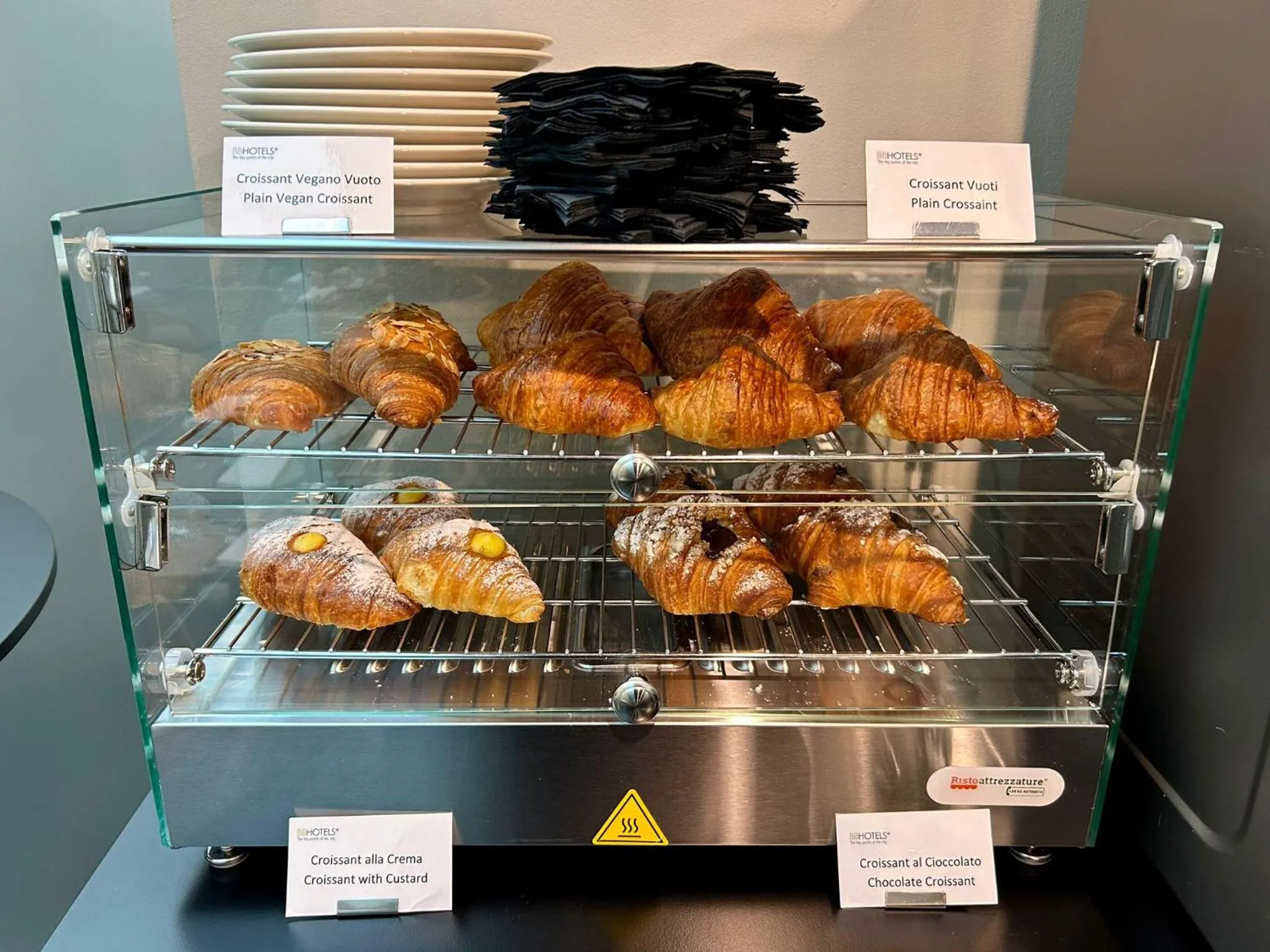 Breakfast in BB Hotels Smarthotel Duomo