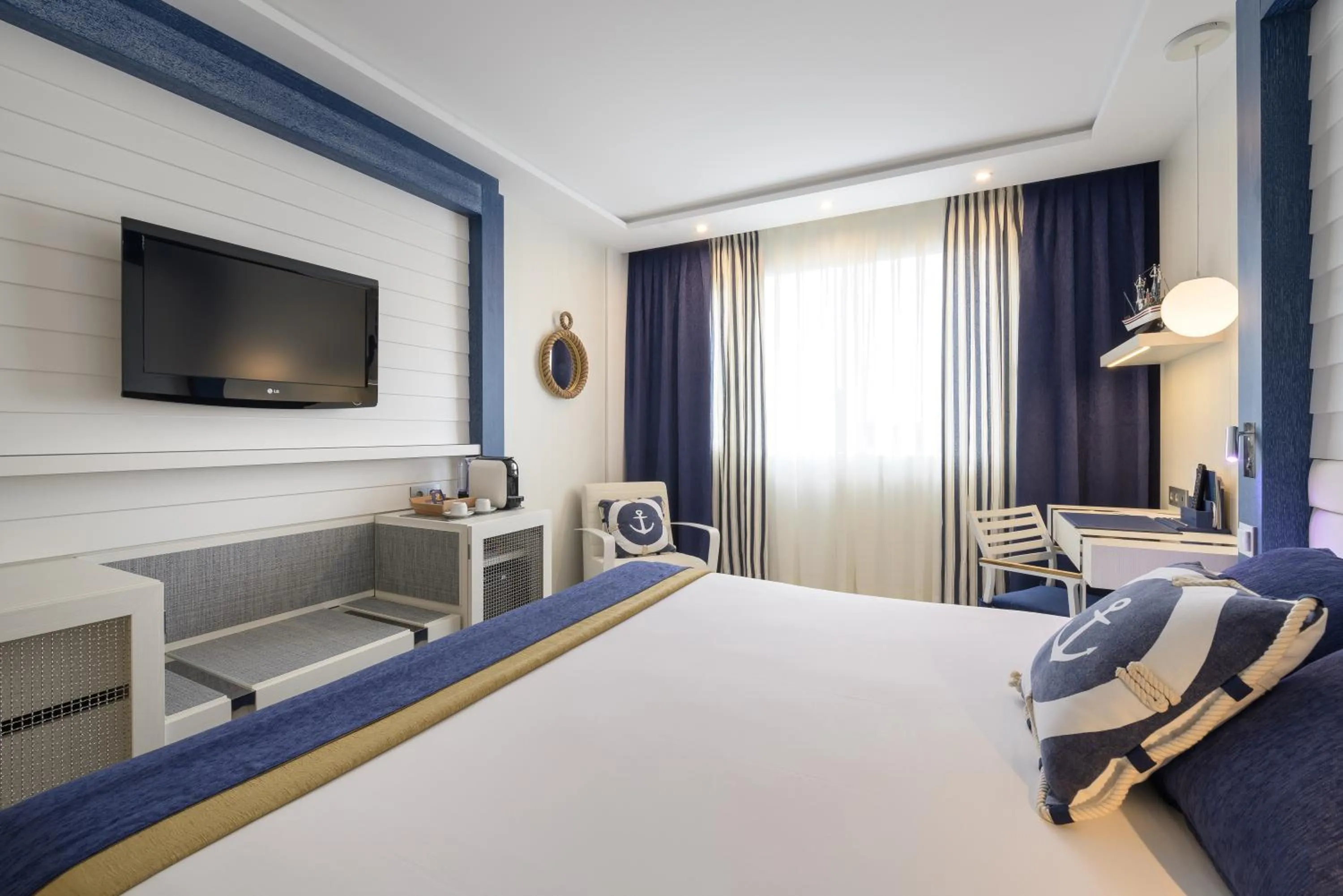 Photo of the whole room, Bed in Santemar