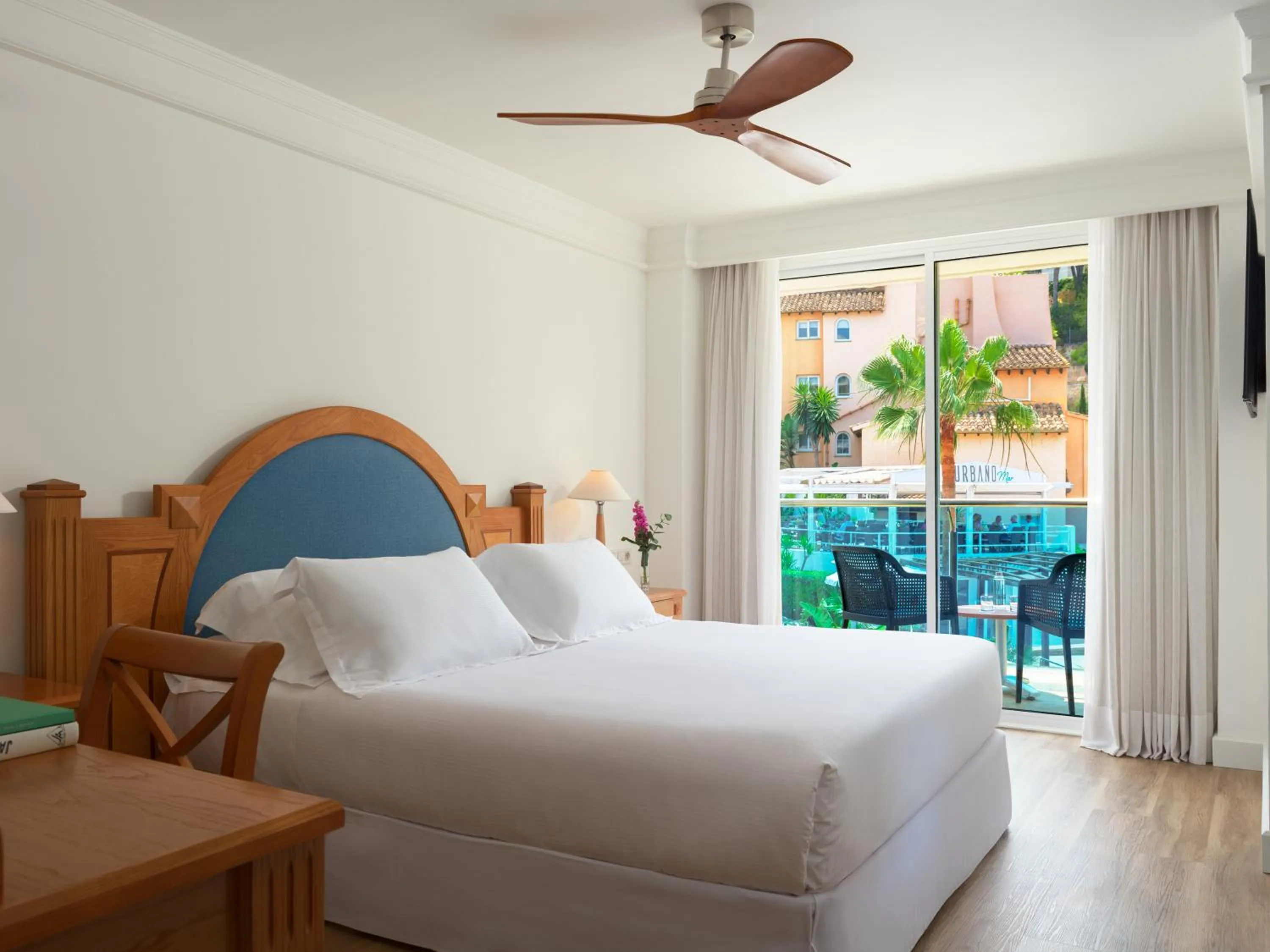 Bedroom, Bed in Boutique Hotel H10 Blue Mar - Adults Only