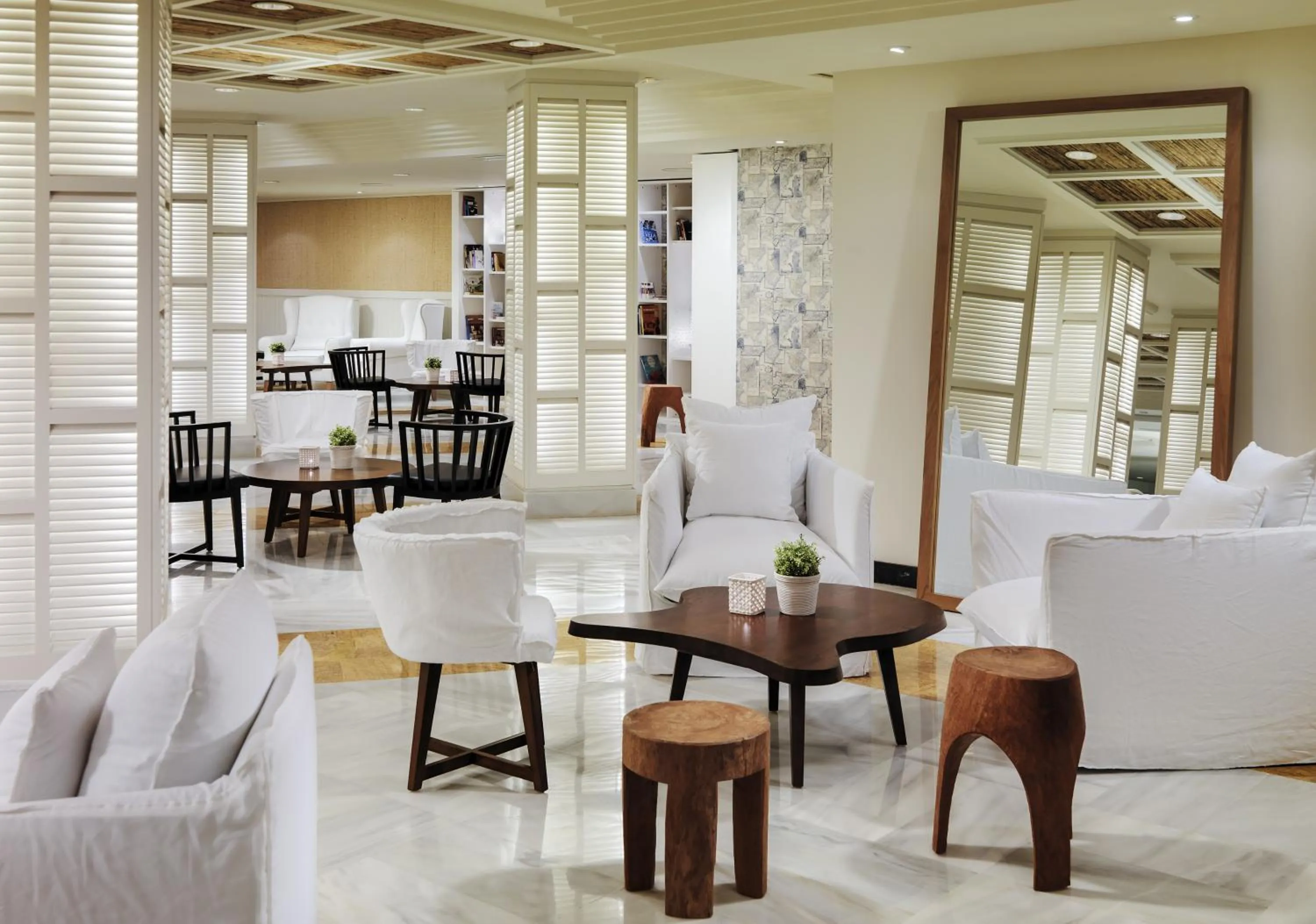 Library in Boutique Hotel H10 Blue Mar - Adults Only