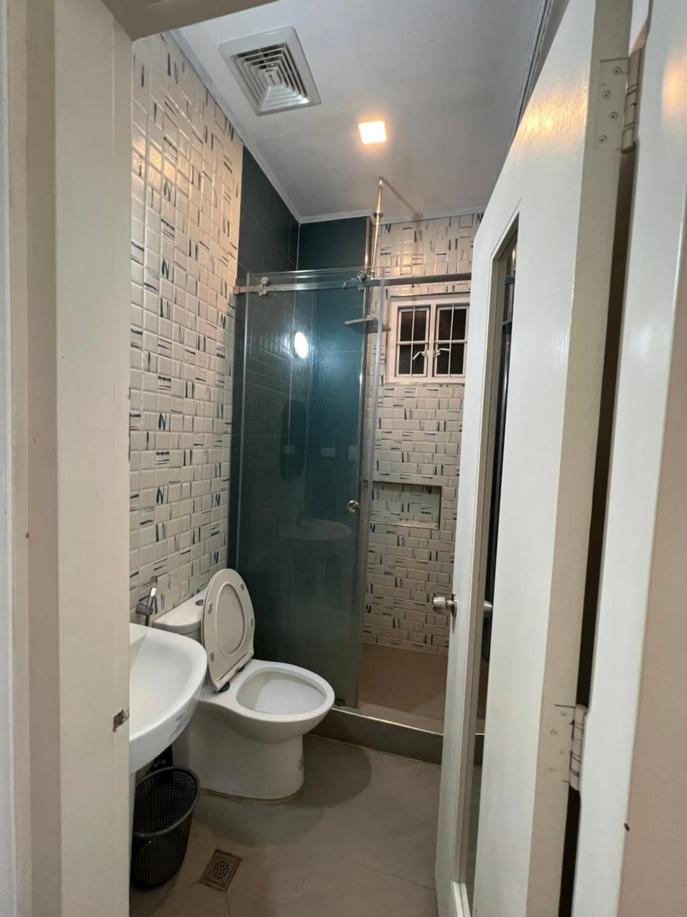 Toilet in Dampa Poolside Events & Accommodation