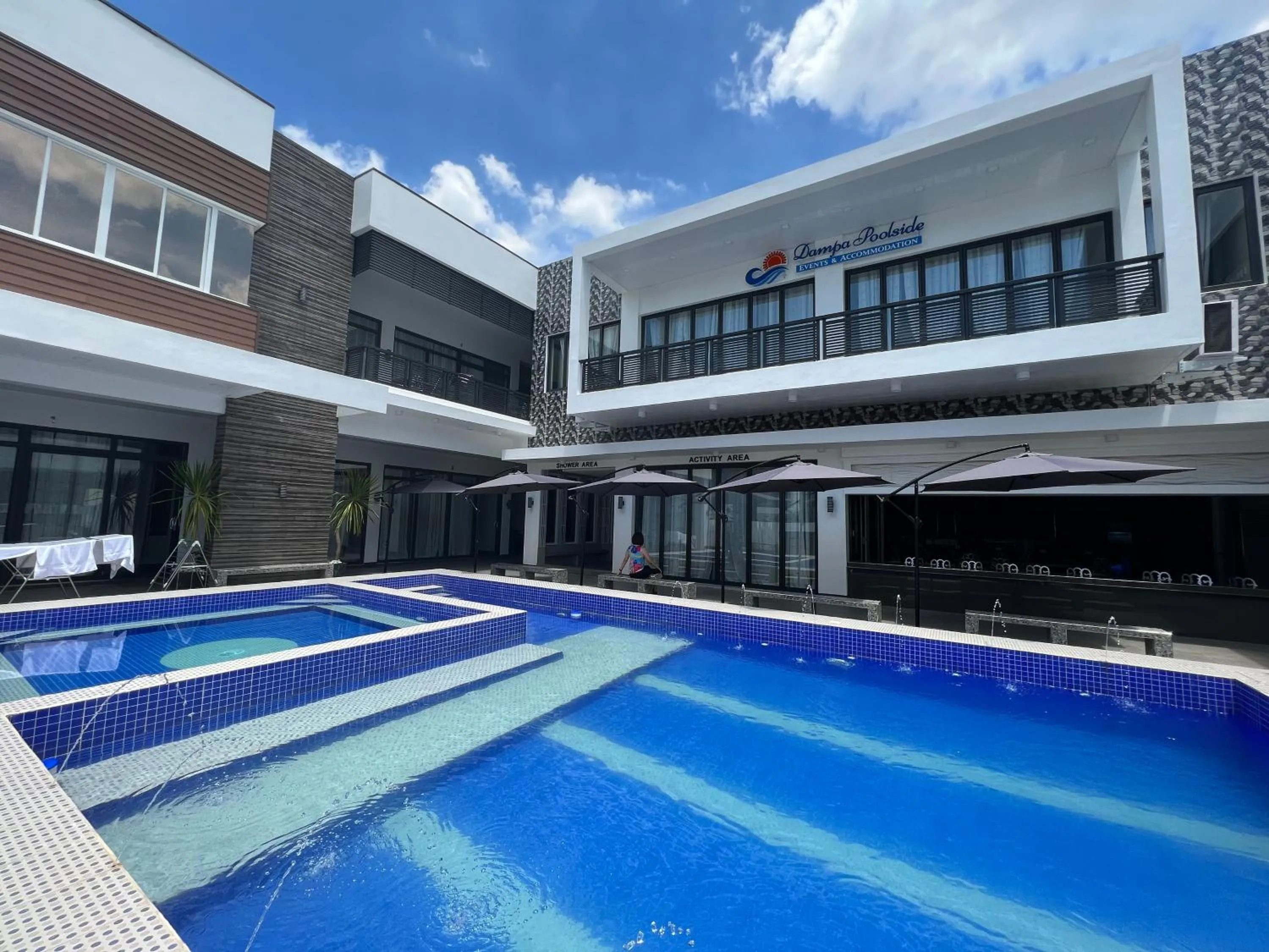 Day in Dampa Poolside Events & Accommodation