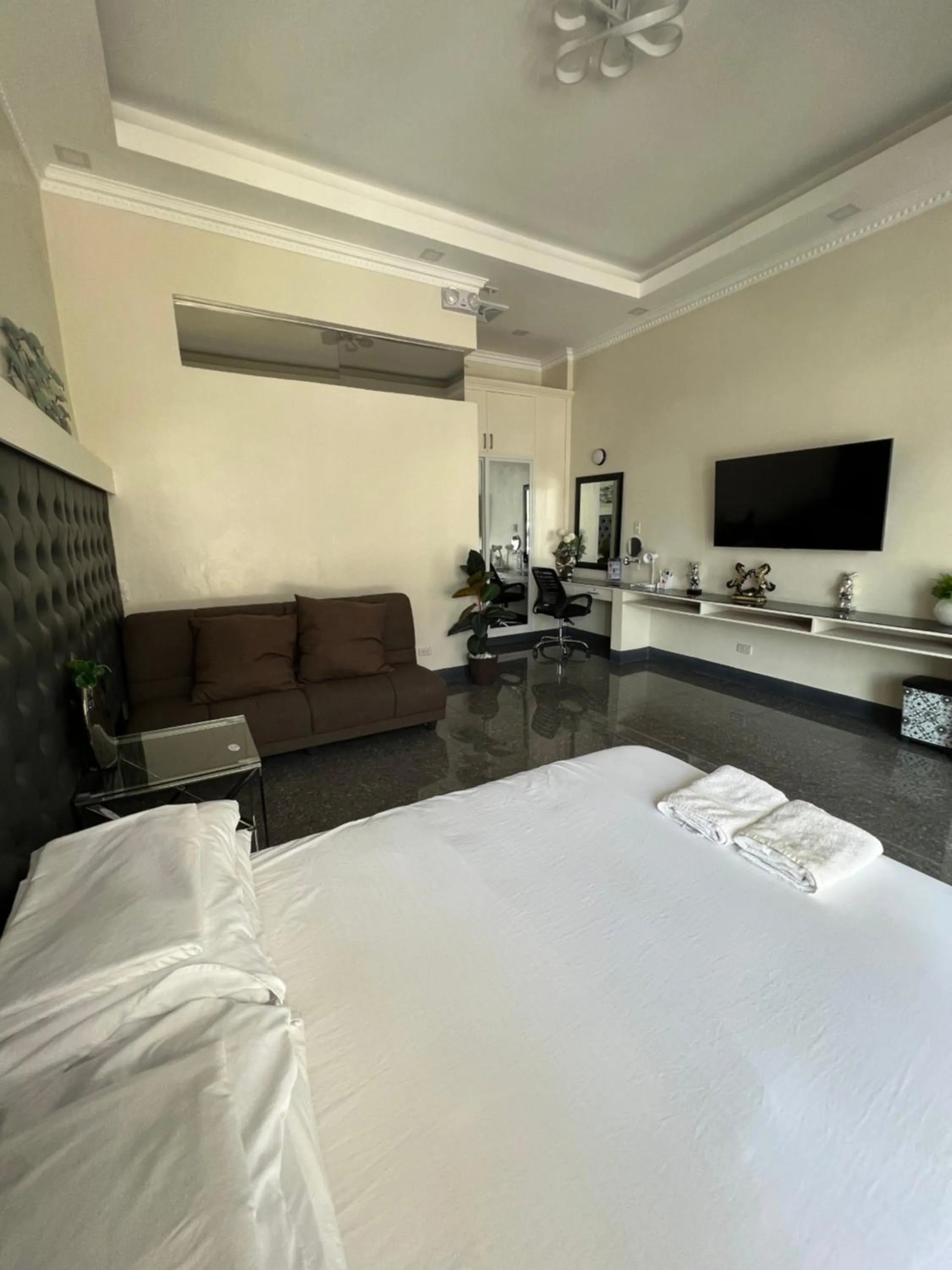 Bed in Dampa Poolside Events & Accommodation