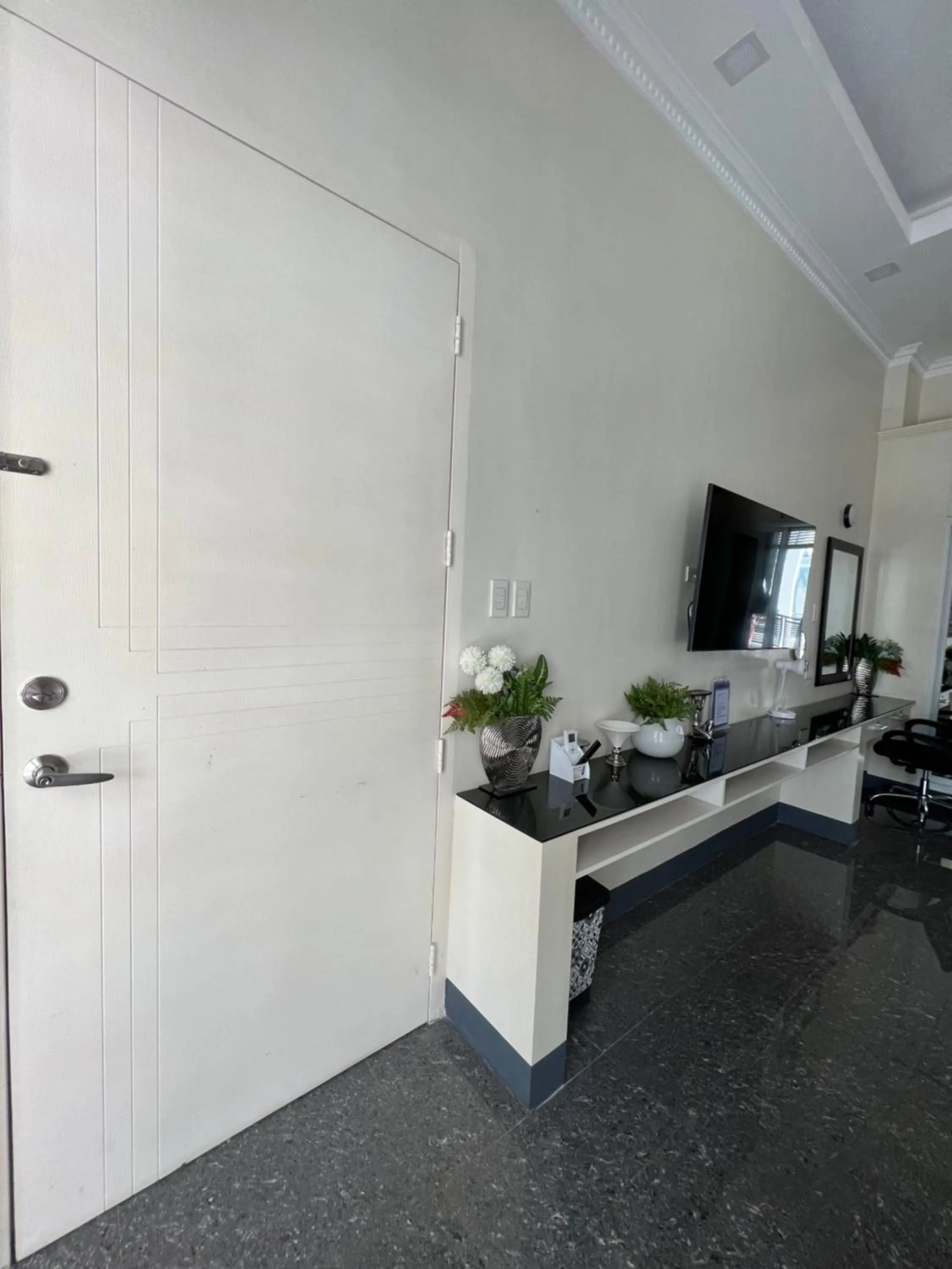 TV and multimedia in Dampa Poolside Events & Accommodation