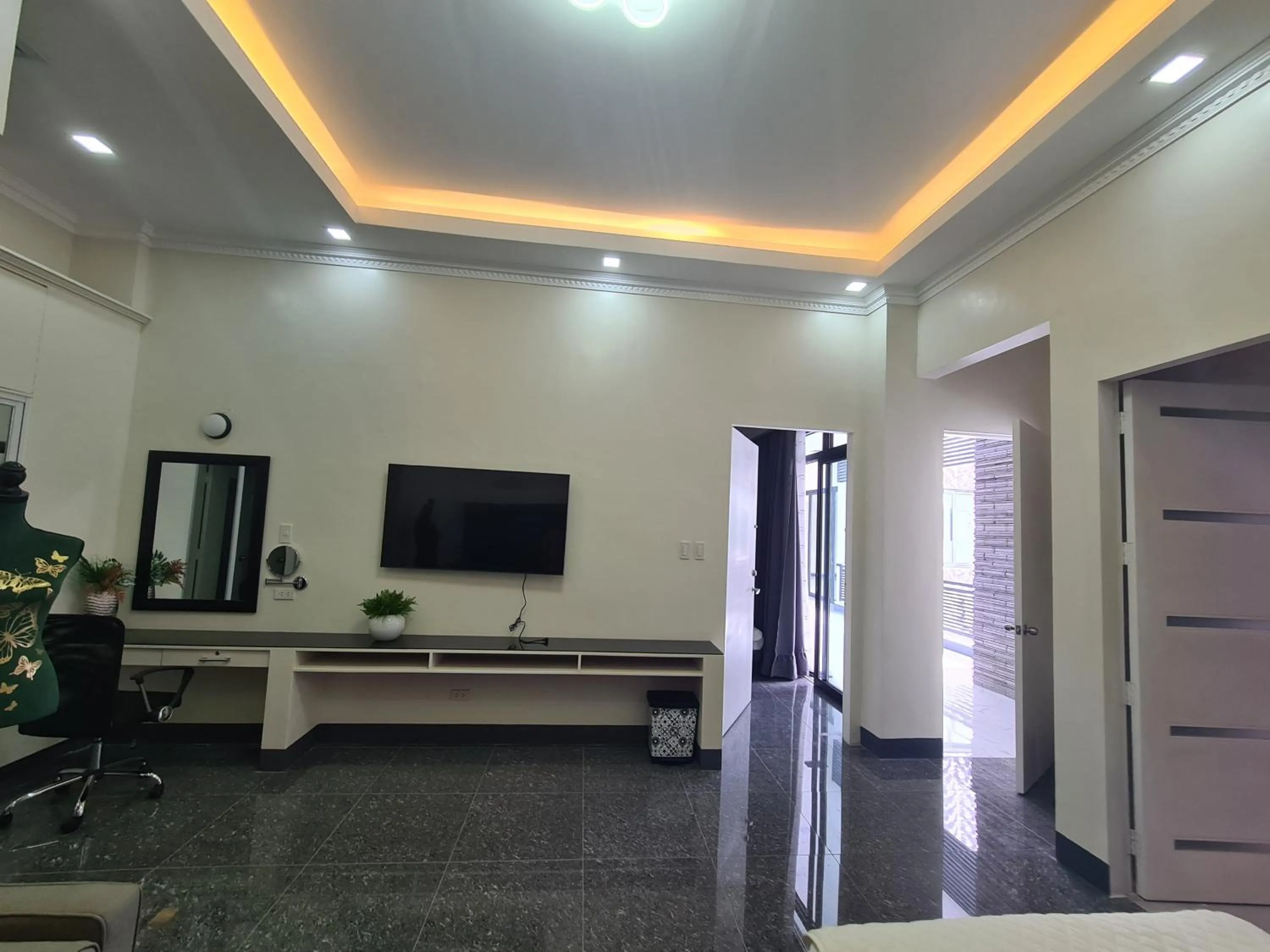 TV and multimedia in Dampa Poolside Events & Accommodation